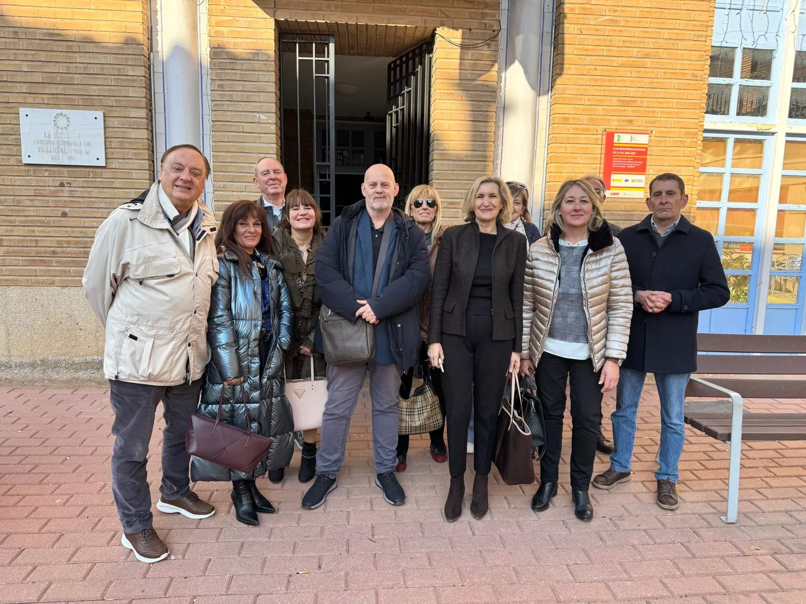 Miembros de Cuna de San Lorenzo con la alcaldesa de La Sotonera, Maribel Bailo