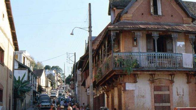 Una de las calles principales de Ambositra Una de las calles principales de Ambositra