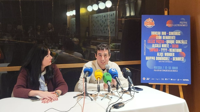 Luis Costa presenta el cartel del festival.