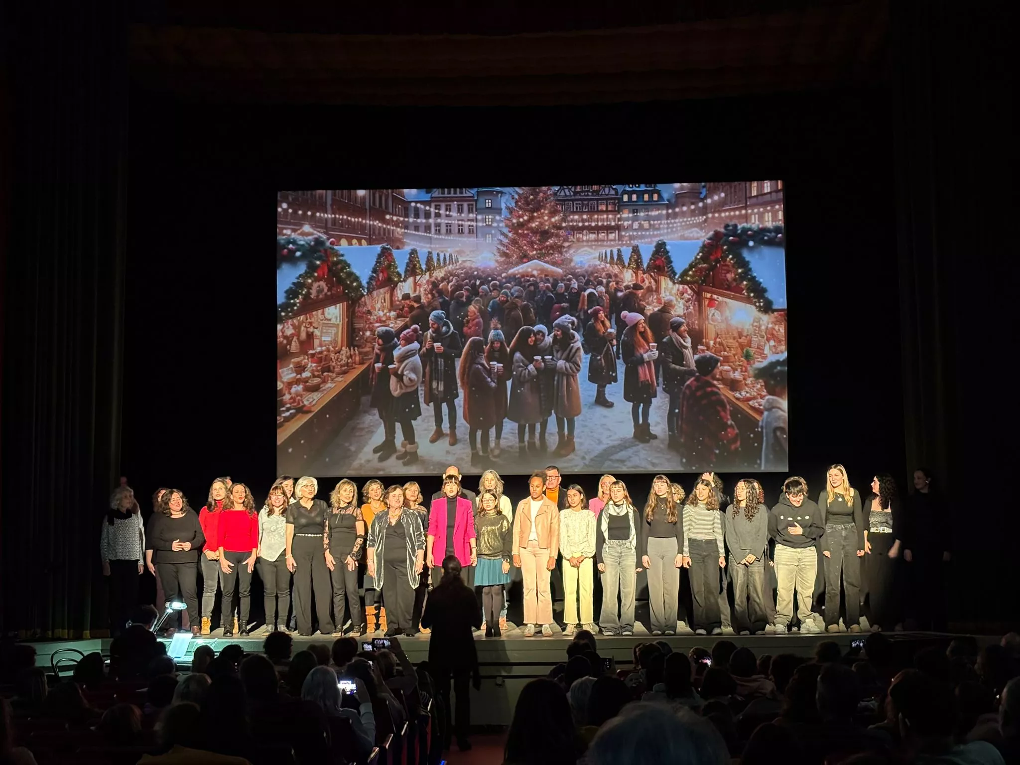 La Escuela de Música de Graus convierte la Navidad en un alegato por la paz. La Escuela de Música de Graus convierte la Navidad en un alegato por la paz.