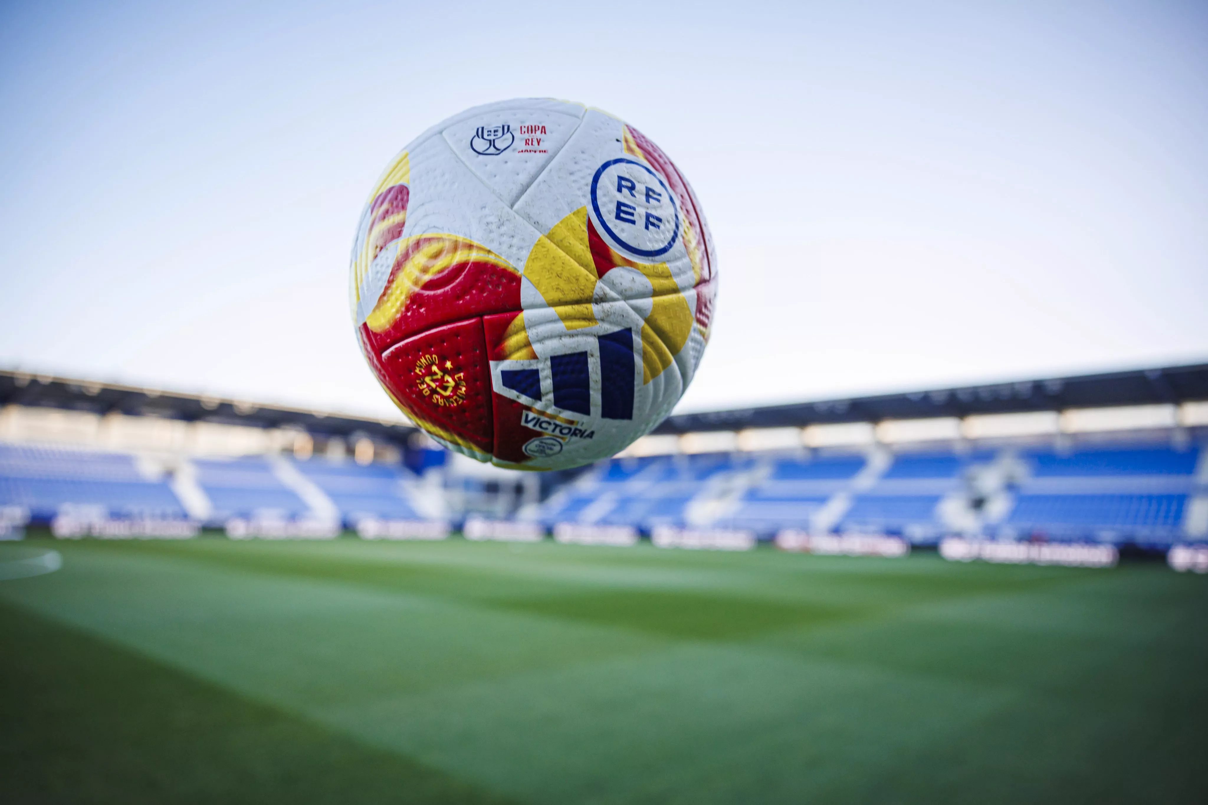 Balón de la Copa del Rey en El Alcoraz. Foto: SD Huesca