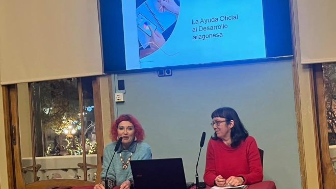 Ana Fuertes y Estrelicia Izquierdo, que ha presentado el estudio de Ayuda Oficial al Desarrollo.