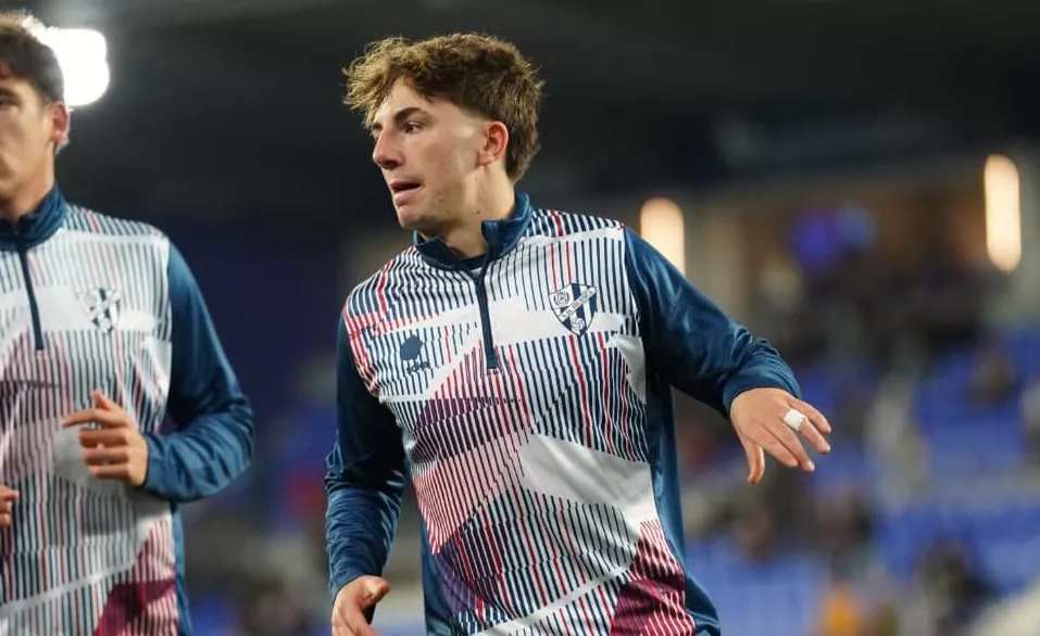 Manu Rico, en el calentamiento antes del partido ante Osasuna. Foto: Dani Vidal @fotomaniafut