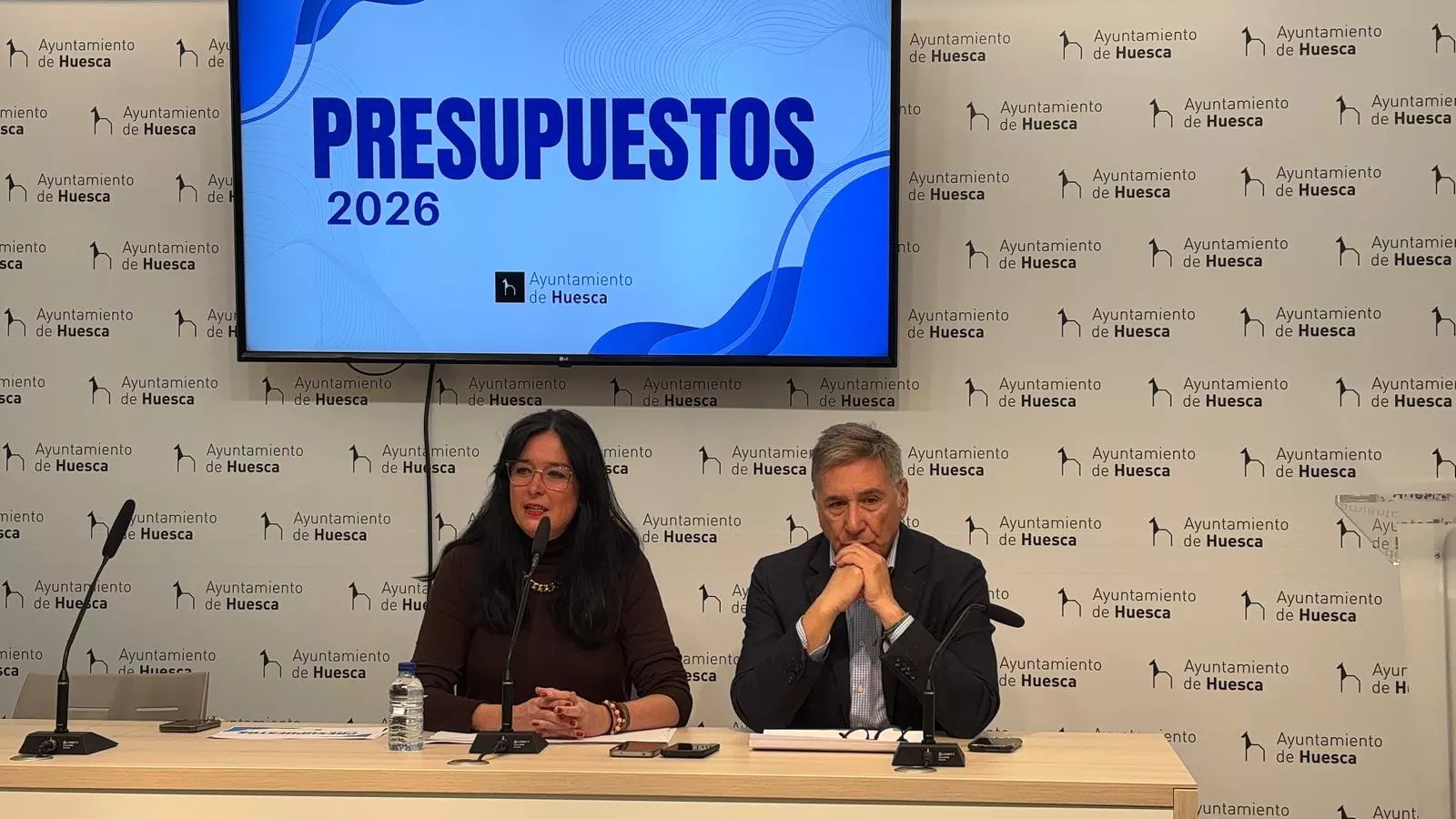 Lorena Orduna y Ricardo Oliván, presentando el presupuesto de 2026.