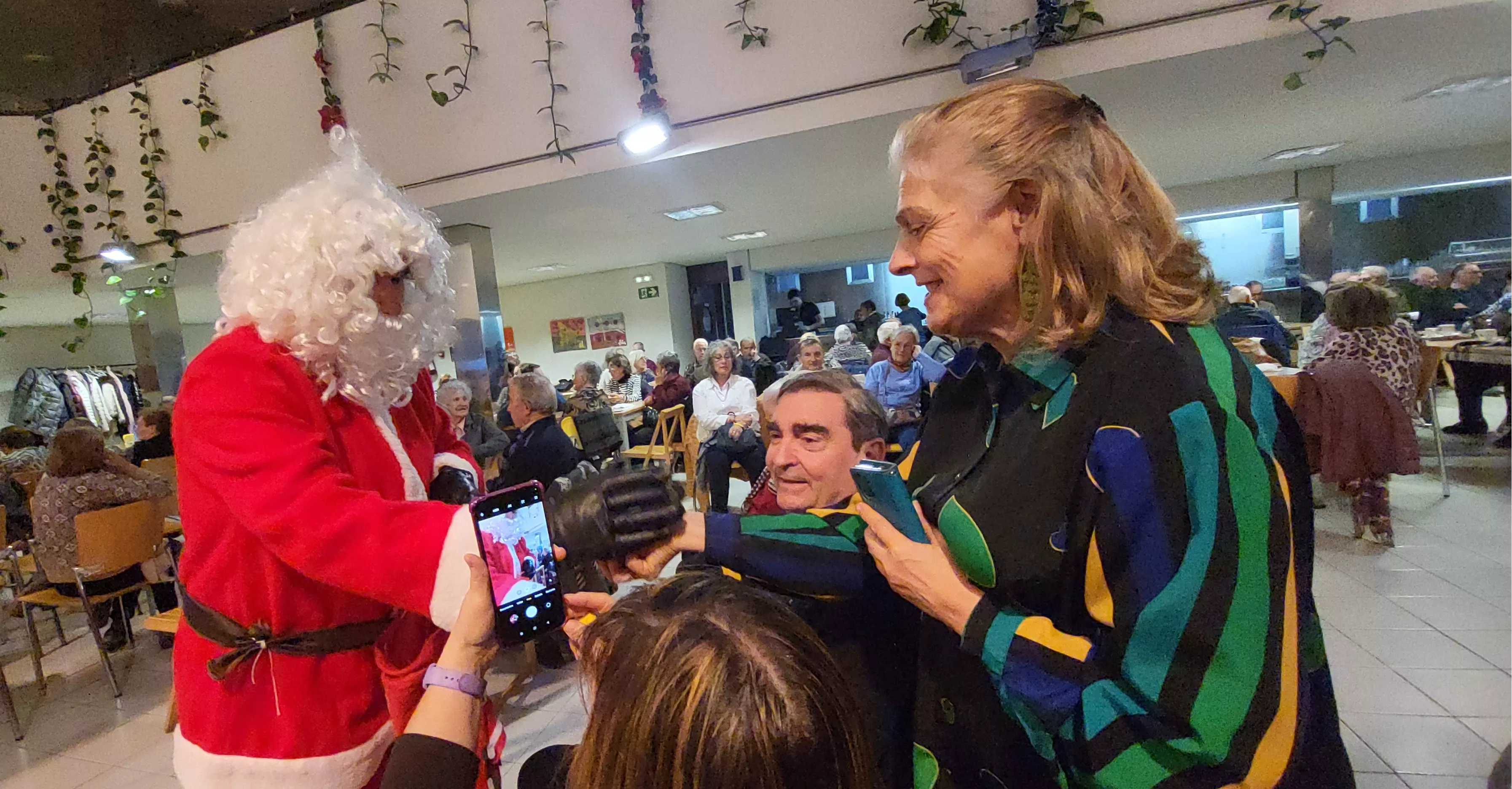 Celebración de Navidad en el Hogar de Personas Mayores de Huesca. Foto Mercedes Manterola