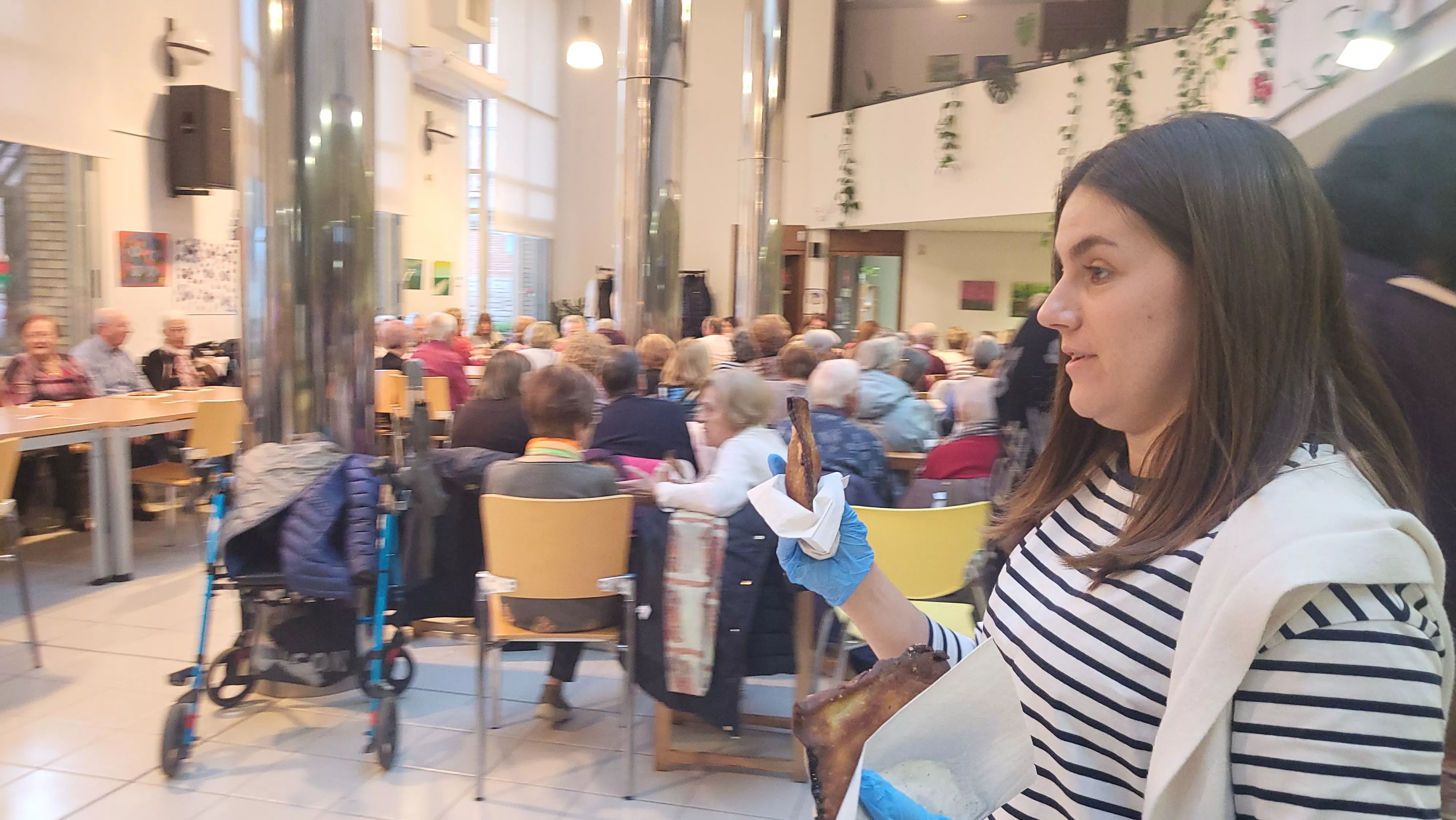 Celebración de Navidad en el Hogar de Personas Mayores de Huesca. Foto Mercedes Manterola