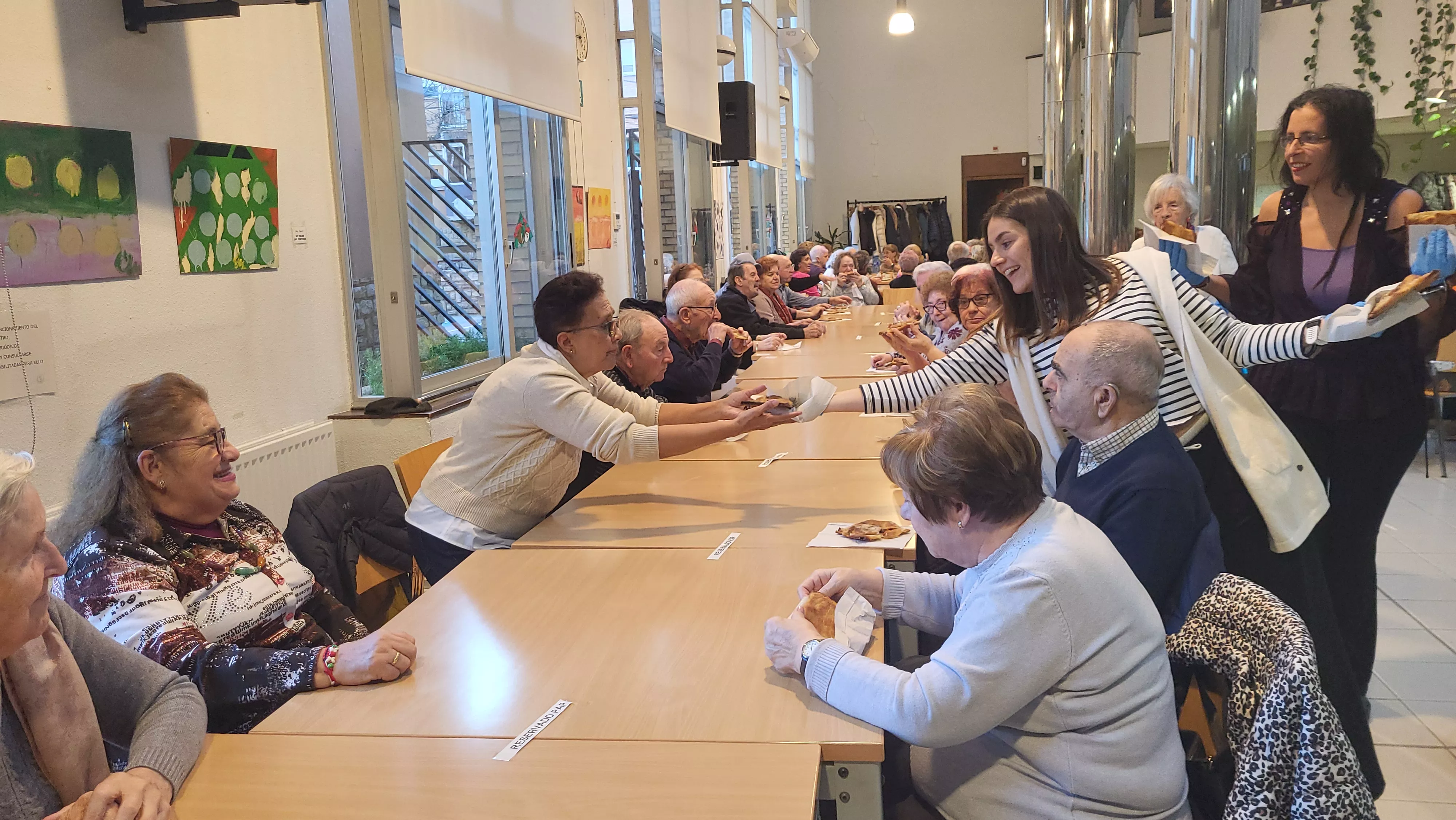 Celebración de Navidad en el Hogar de Personas Mayores de Huesca. Foto Mercedes Manterola