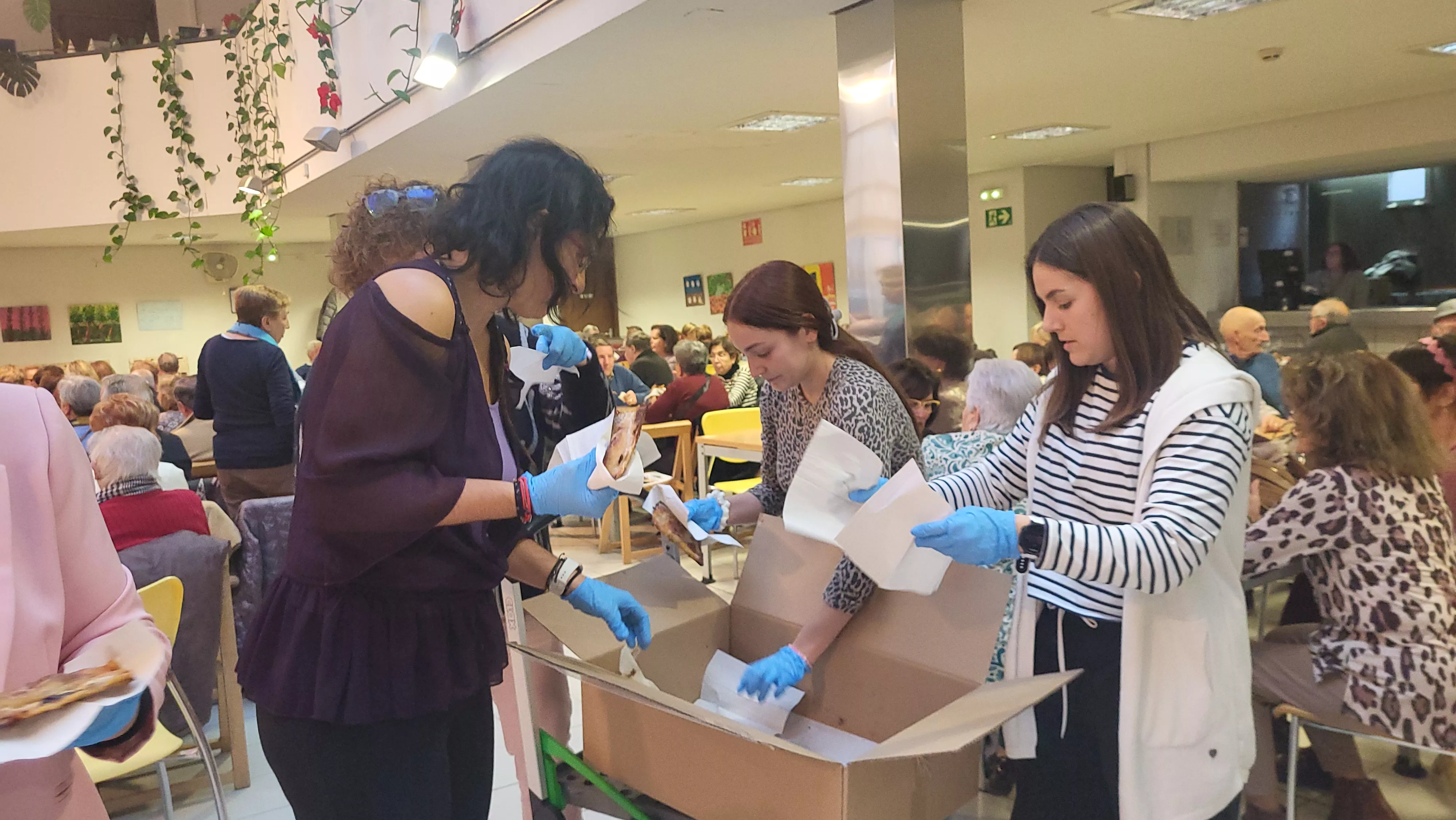 Celebración de Navidad en el Hogar de Personas Mayores de Huesca. Foto Mercedes Manterola
