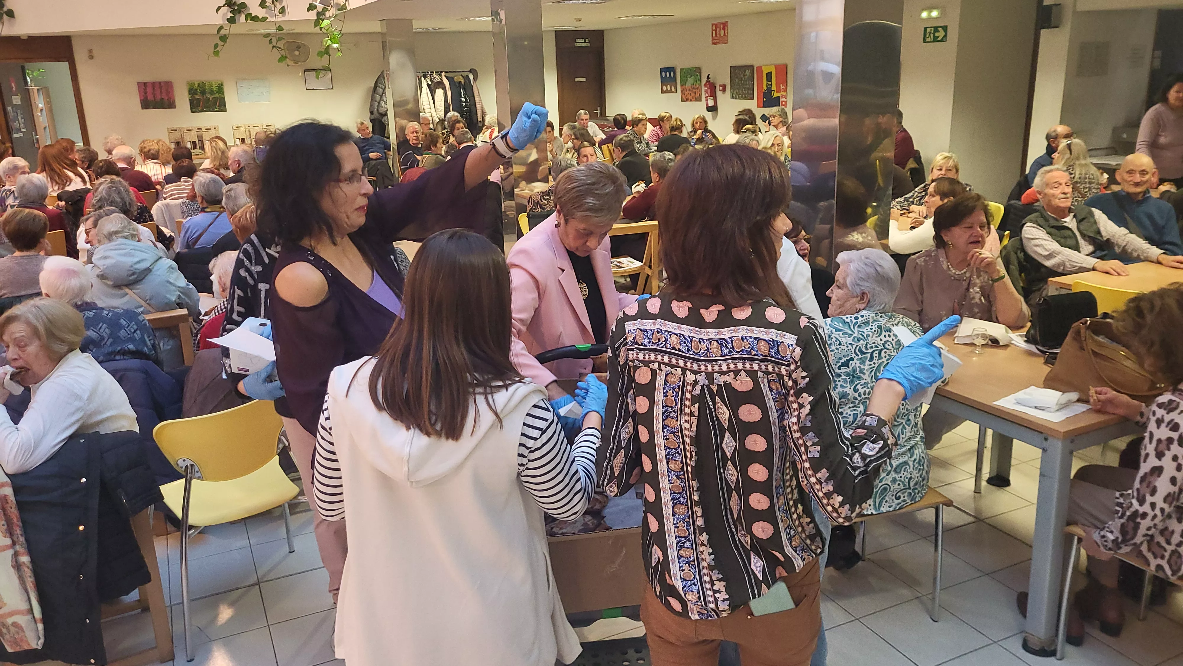 Celebración de Navidad en el Hogar de Personas Mayores de Huesca. Foto Mercedes Manterola