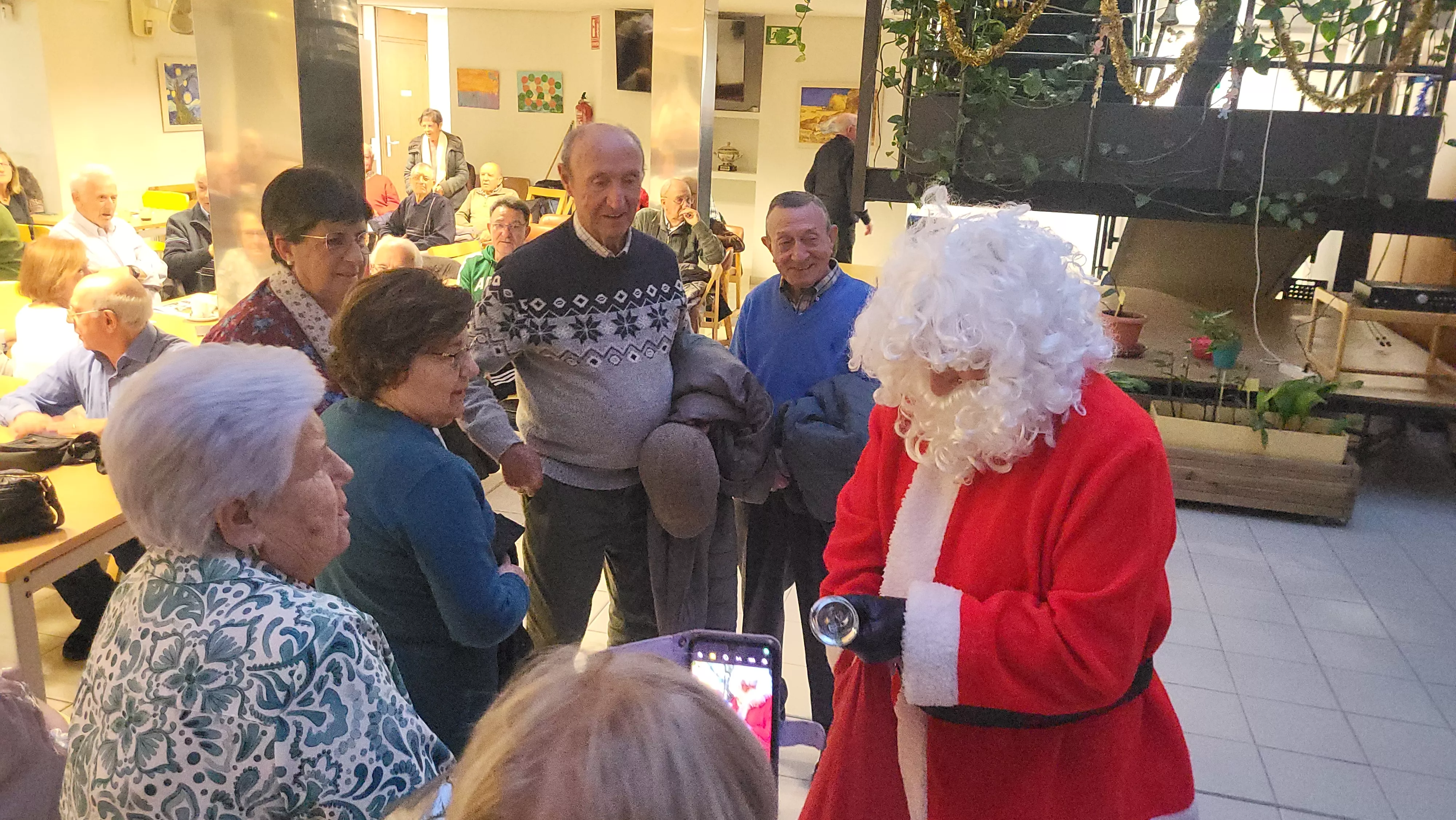 Celebración de Navidad en el Hogar de Personas Mayores de Huesca. Foto Mercedes Manterola