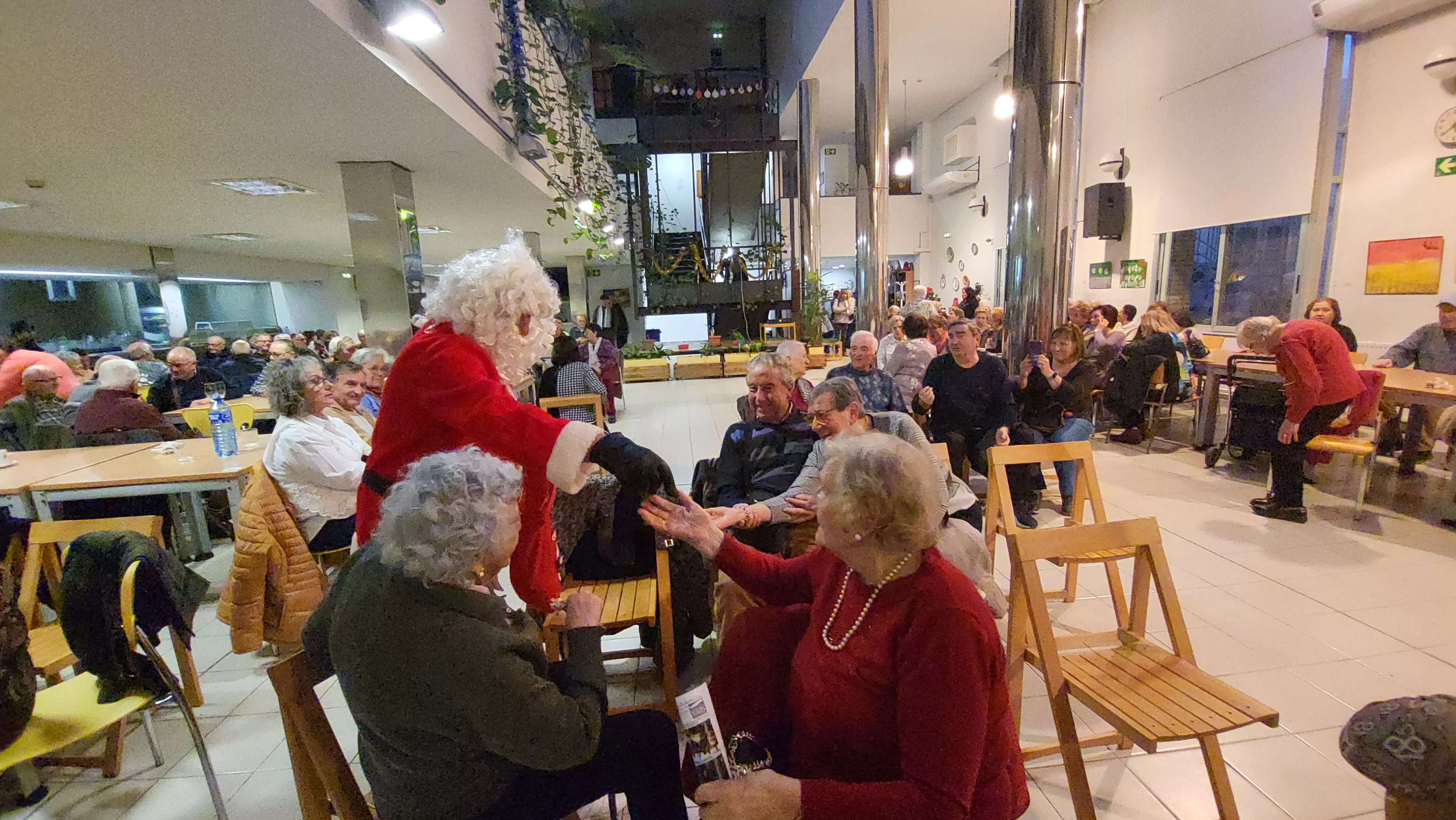 Celebración de Navidad en el Hogar de Personas Mayores de Huesca. Foto Mercedes Manterola