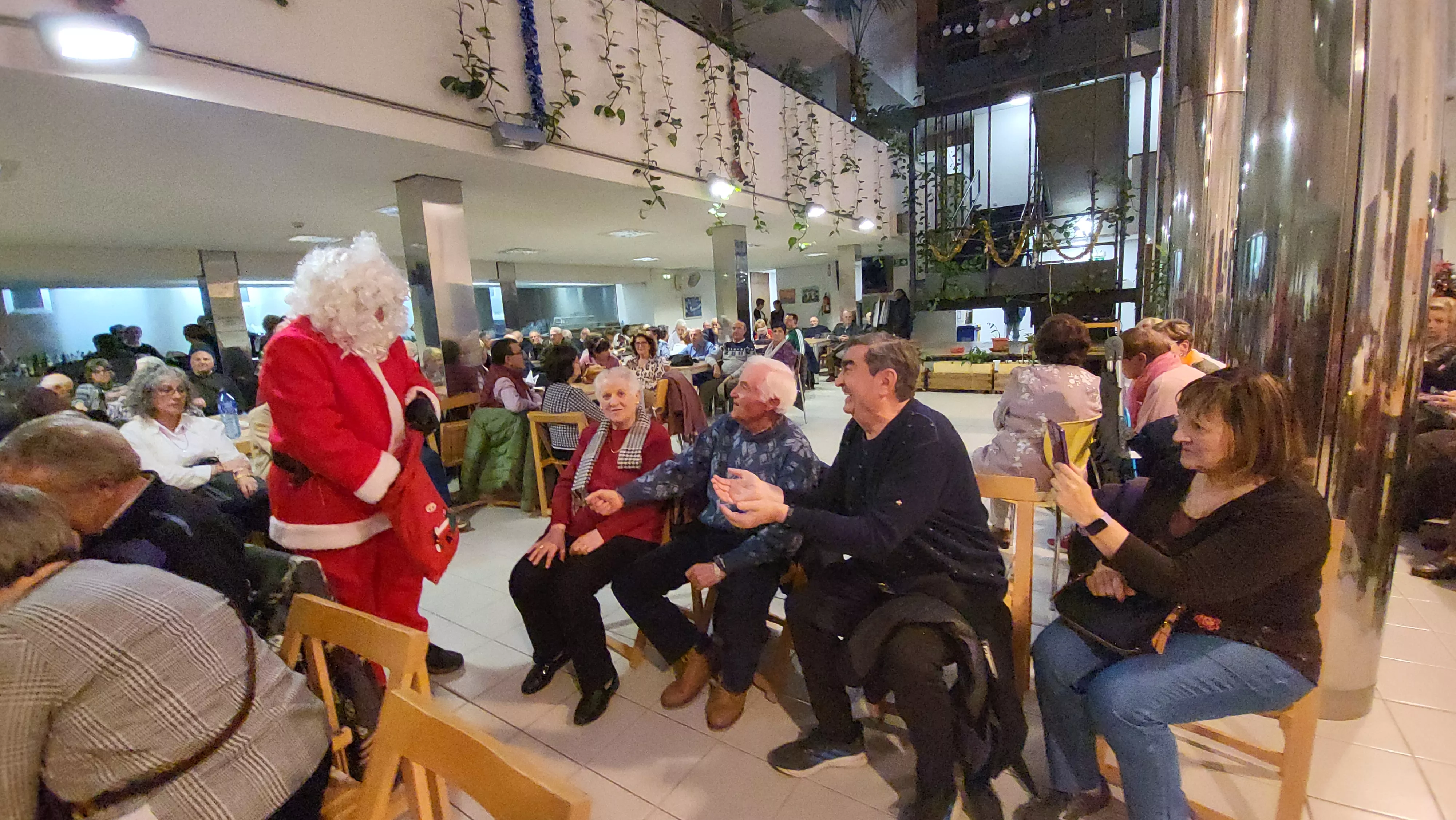 Celebración de Navidad en el Hogar de Personas Mayores de Huesca. Foto Mercedes Manterola