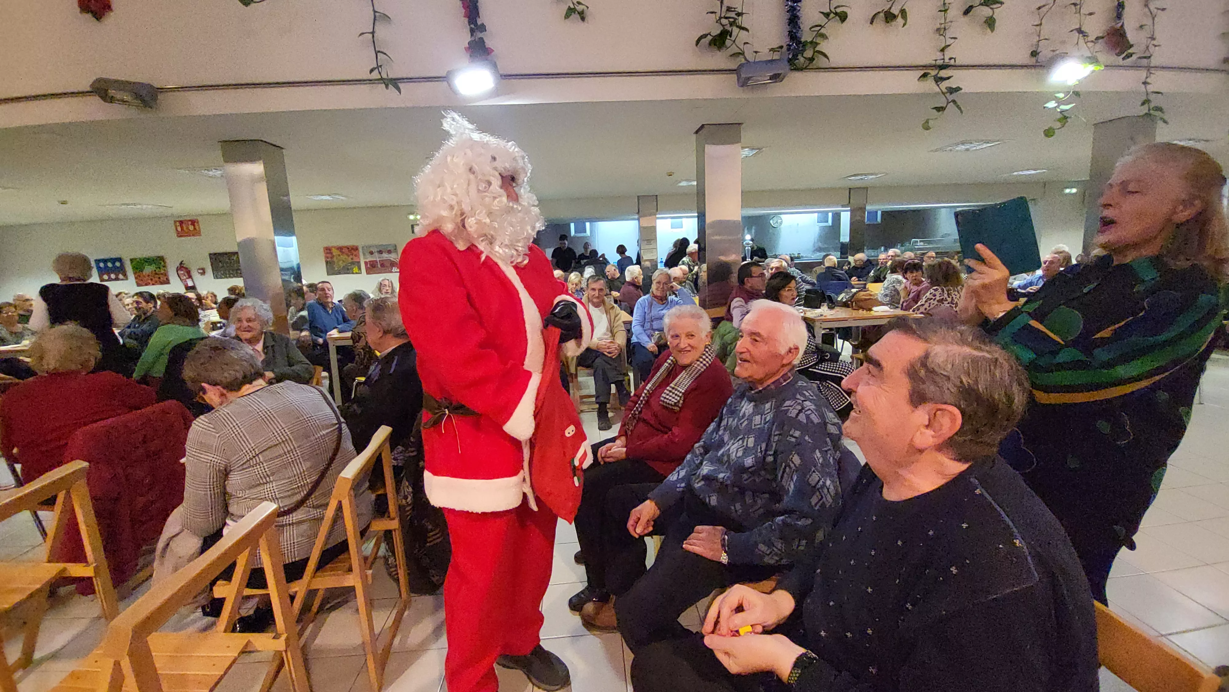 Celebración de Navidad en el Hogar de Personas Mayores de Huesca. Foto Mercedes Manterola