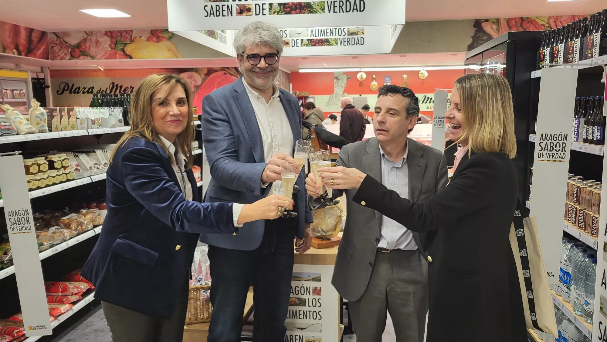 Amparo Cuéllar, Agustín Cabrero, José Ignacio Domingo y Nuria Mur, en Supermercados Altoaragón