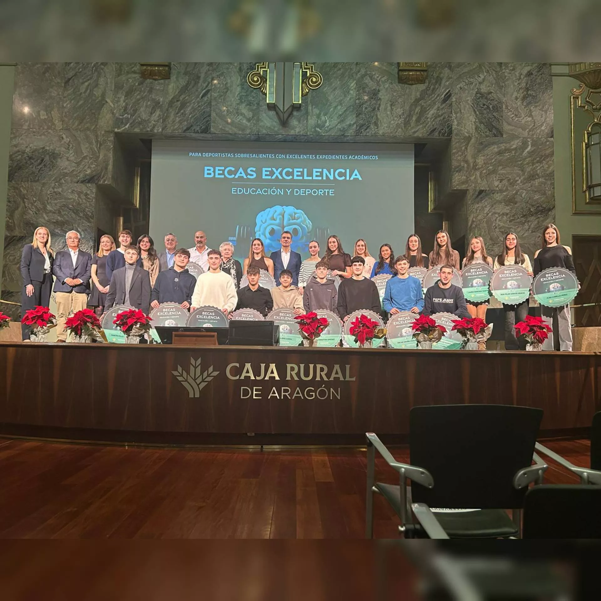 Foto de familia de los premiados.