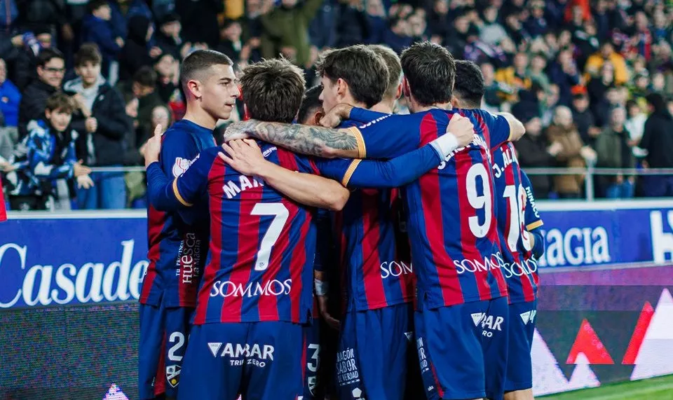 Jugadores del Huesca celebran uno de los goles ante Osasuna el pasado miércoles. Foto: SD Huesca