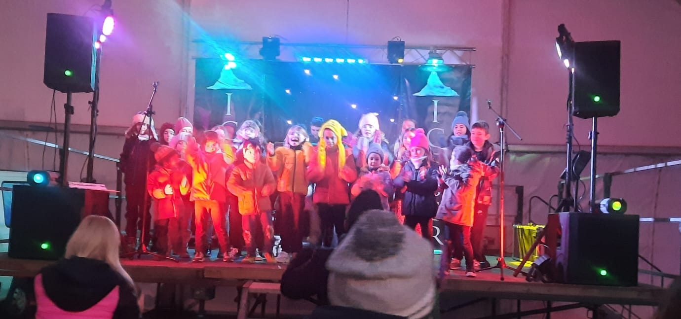 Y por la noche, música y baile.