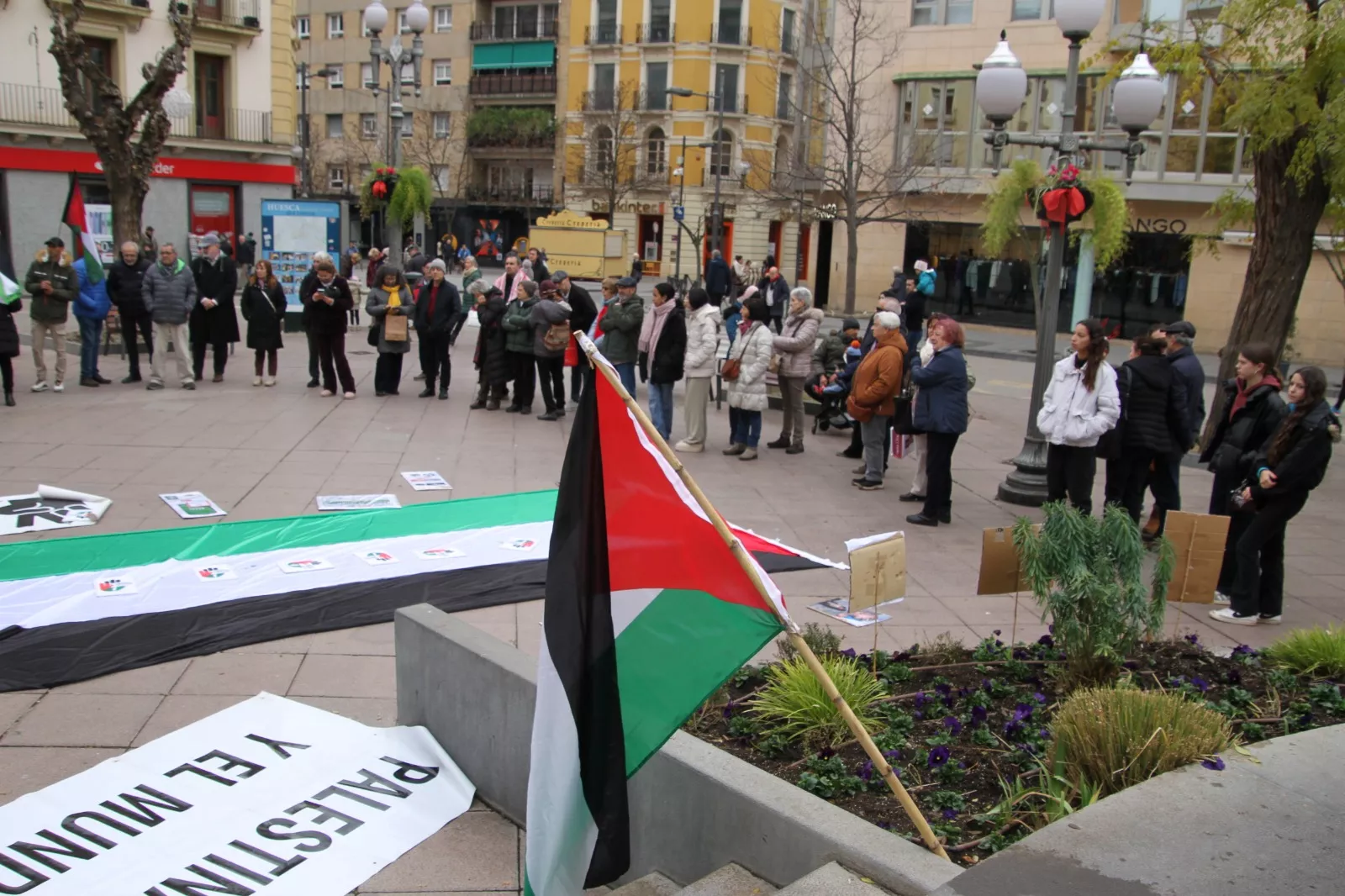 Concentración en Huesca por el cese del genocidio en Palestina. Foto Carlos Neofato