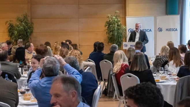 Jorge Azcón ante los militantes Jorge Azcón ante los militantes