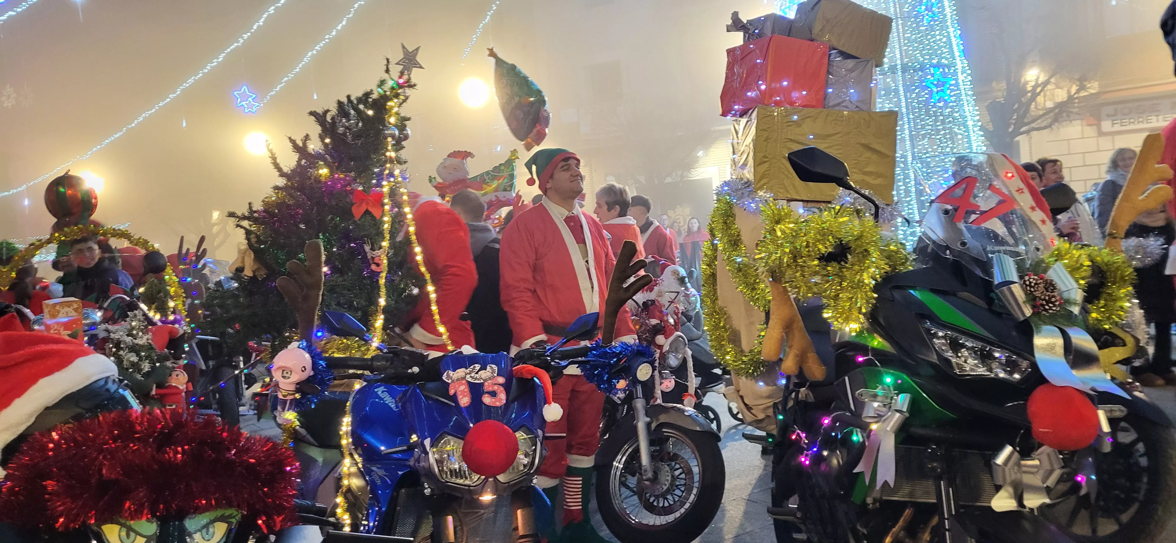 Celebración de la la VIII Papanoelada Motera de Monzón. Foto Mercedes Manterola