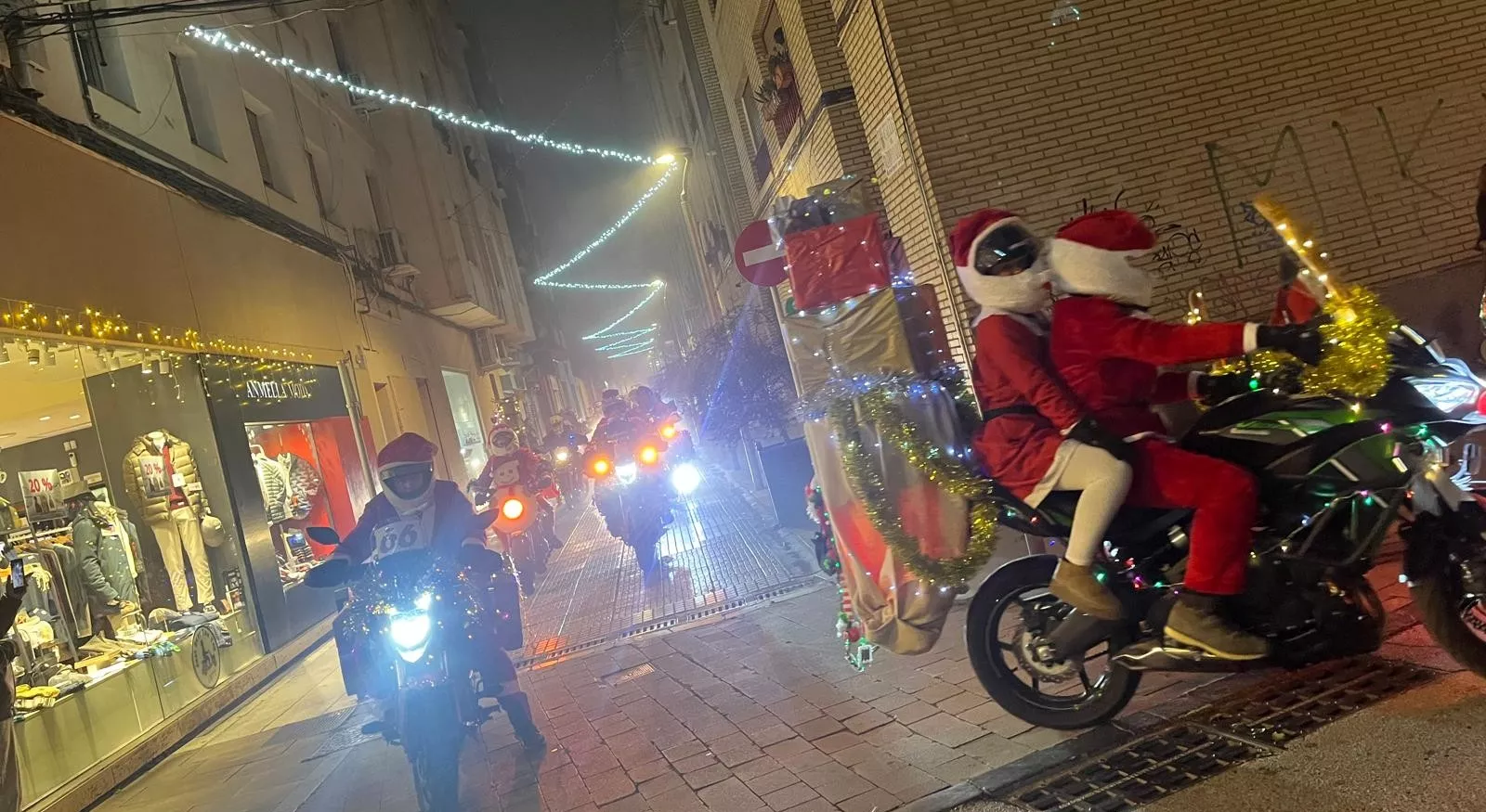 Celebración de la la VIII Papanoelada Motera de Monzón. Foto Mercedes Manterola