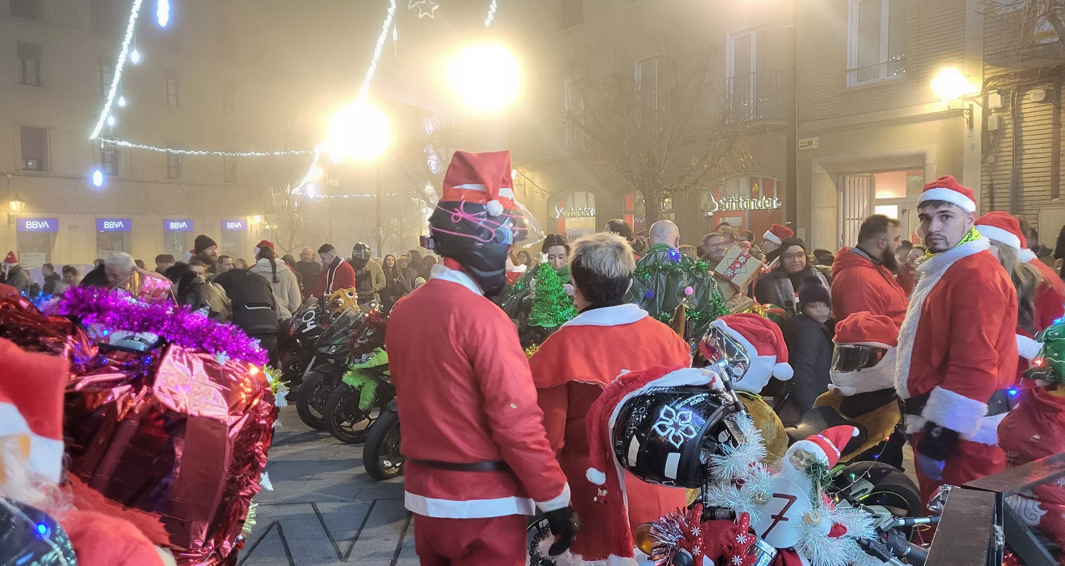 Celebración de la la VIII Papanoelada Motera de Monzón. Foto Mercedes Manterola