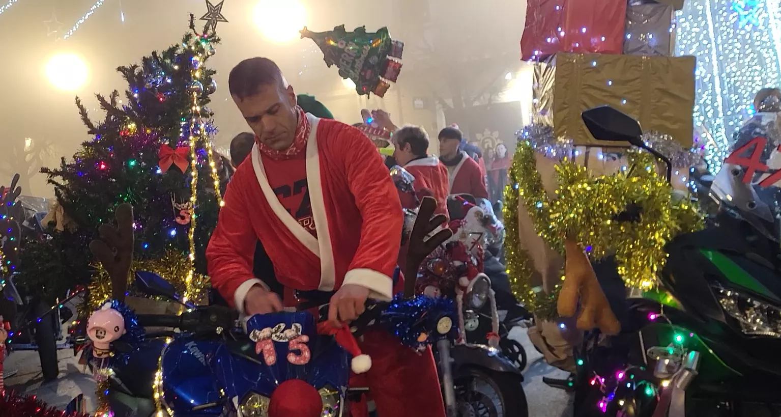 Celebración de la la VIII Papanoelada Motera de Monzón. Foto Mercedes Manterola