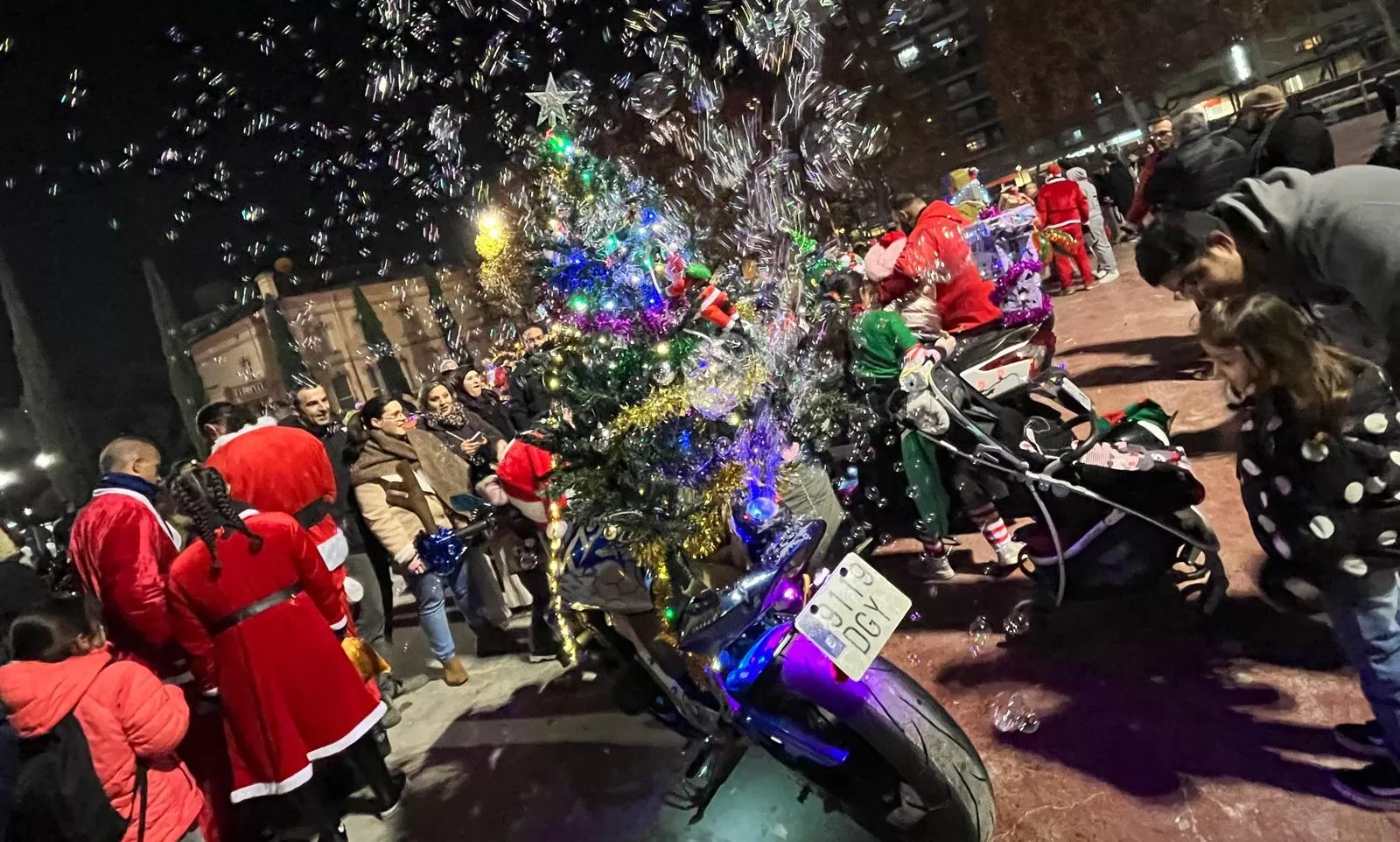 Celebración de la la VIII Papanoelada Motera de Monzón. Foto Mercedes Manterola