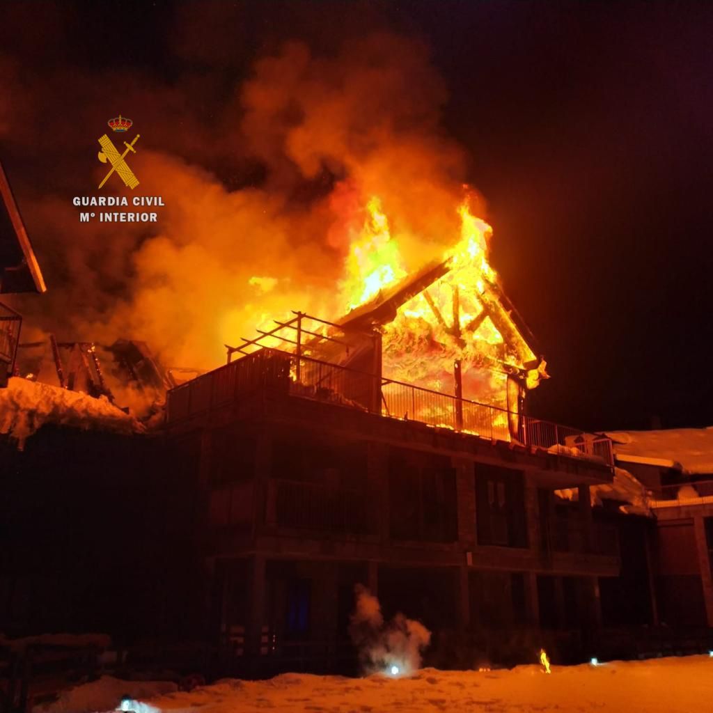 Incendio en la urbanización Argualas de Panticosa