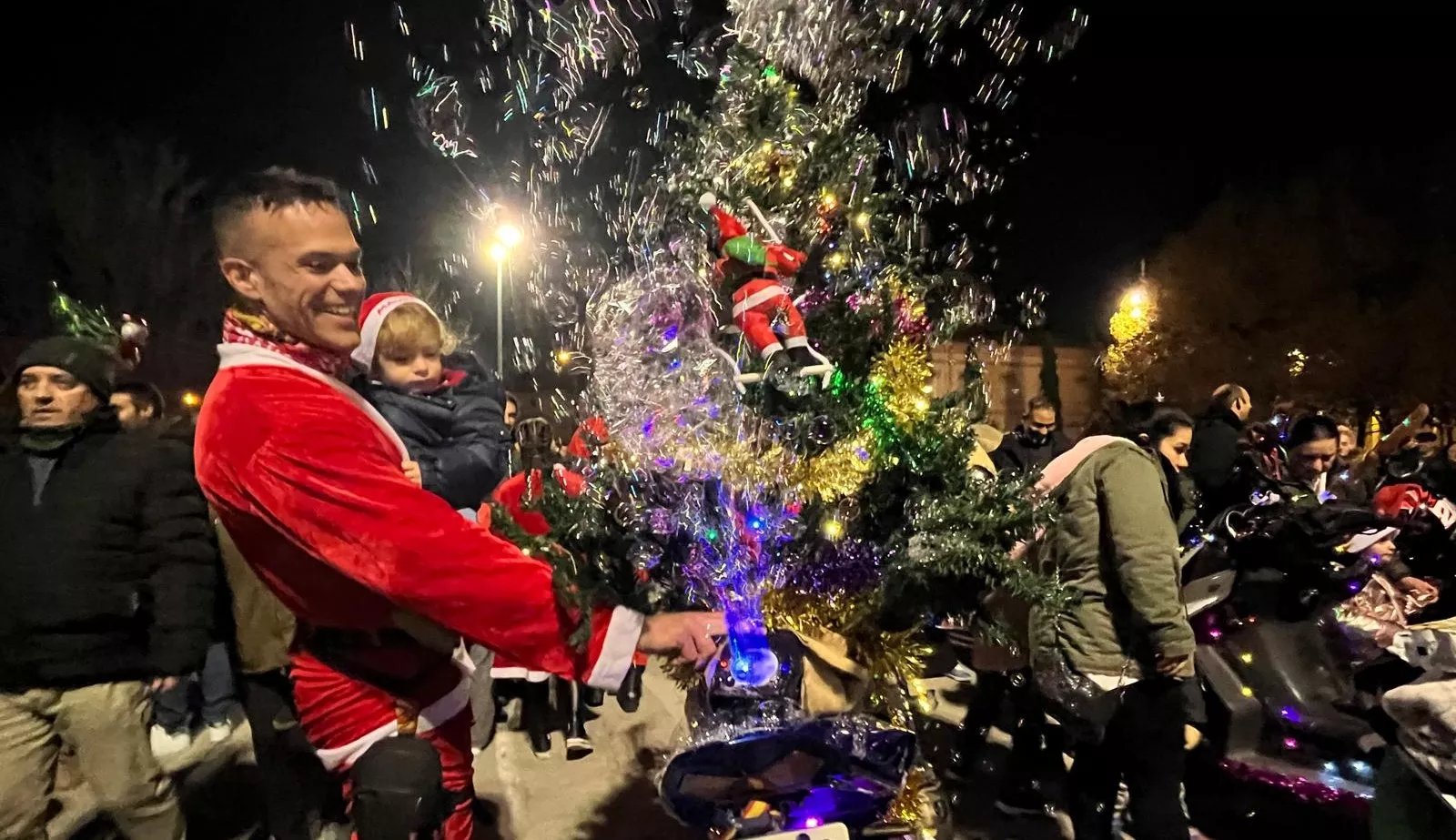 Celebración de la la VIII Papanoelada Motera de Monzón. Foto Mercedes Manterola