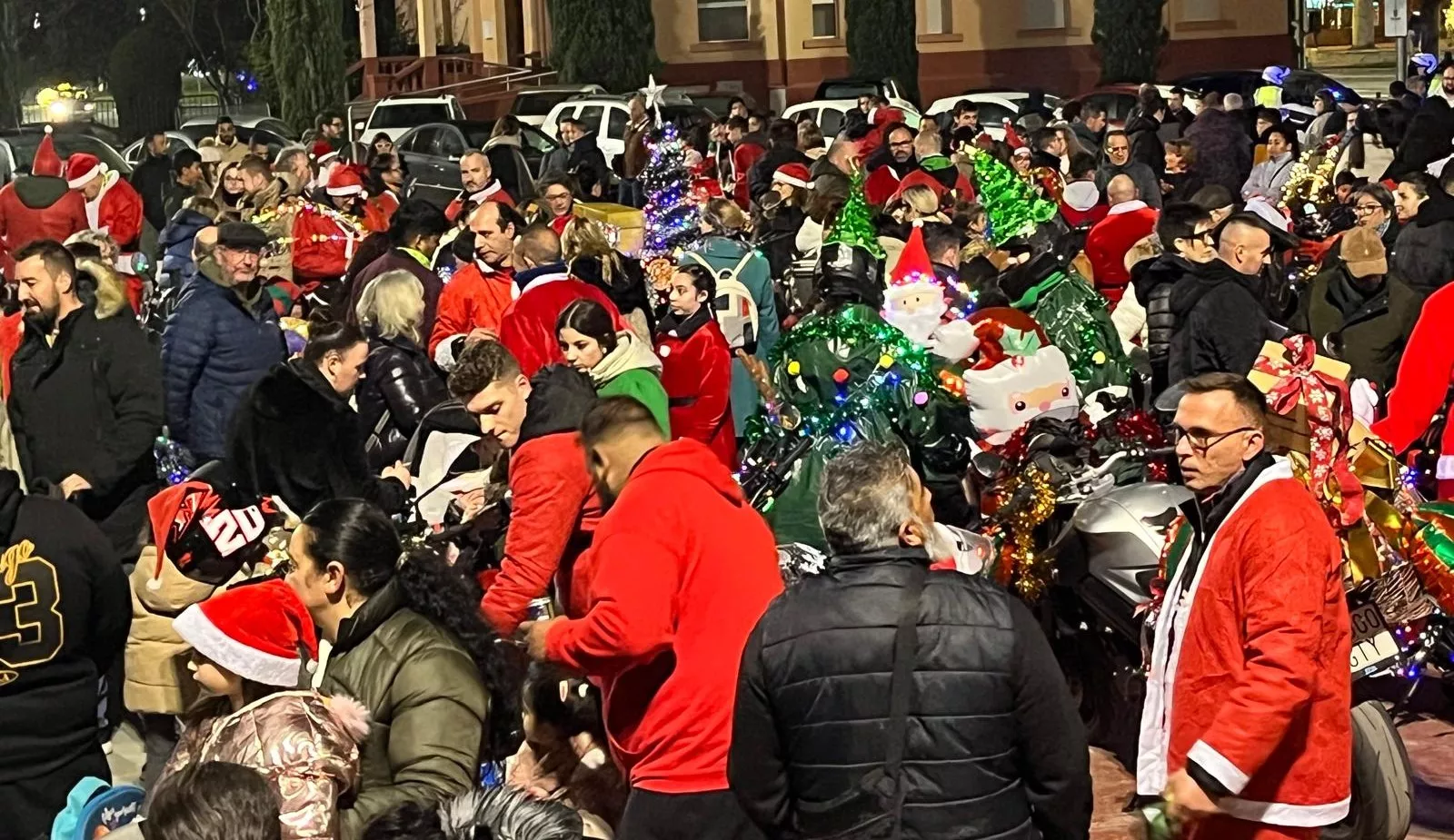 Celebración de la la VIII Papanoelada Motera de Monzón. Foto Mercedes Manterola