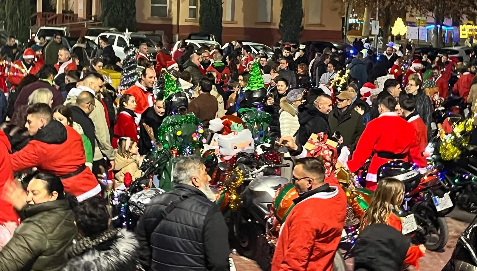 Celebración de la la VIII Papanoelada Motera de Monzón. Foto Mercedes Manterola