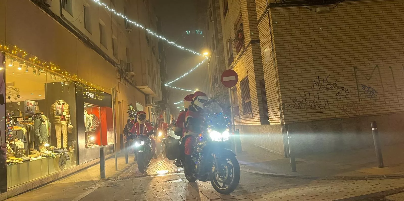 Celebración de la la VIII Papanoelada Motera de Monzón. Foto Mercedes Manterola