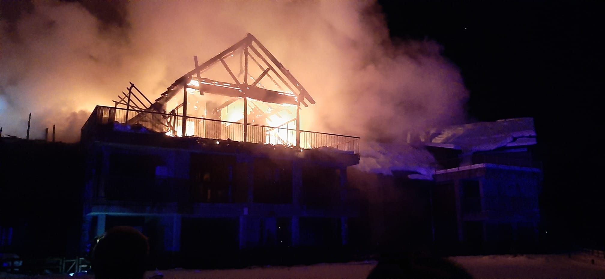 Incendio en la urbanización Argualas de Panticosa