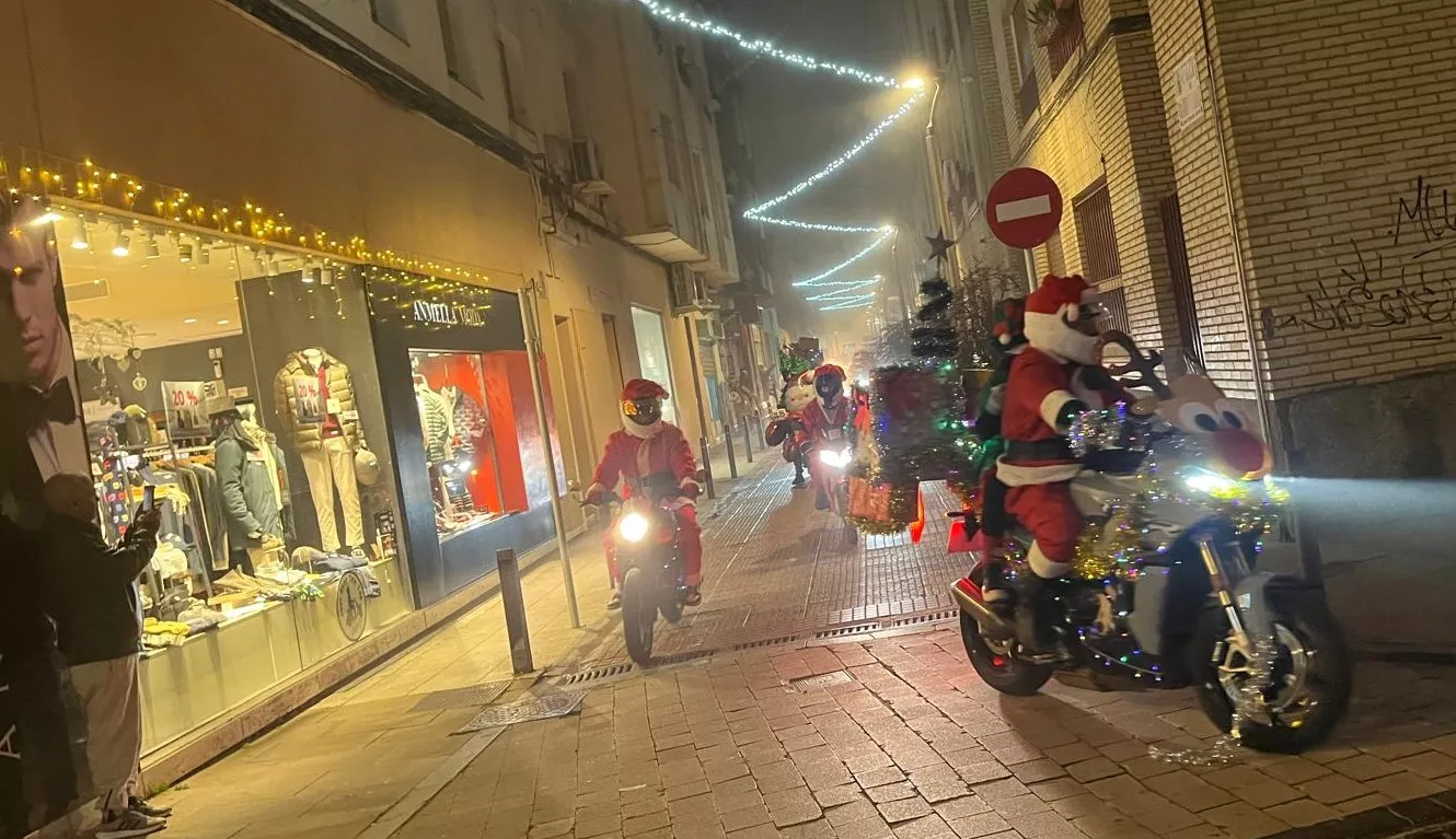 Celebración de la la VIII Papanoelada Motera de Monzón. Foto Mercedes Manterola