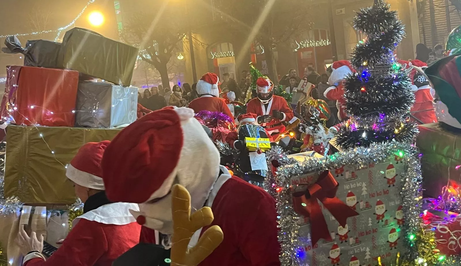 Celebración de la la VIII Papanoelada Motera de Monzón. Foto Mercedes Manterola