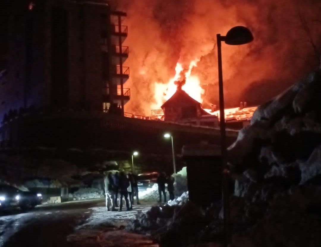Incendio en la urbanización Argualas de Panticosa