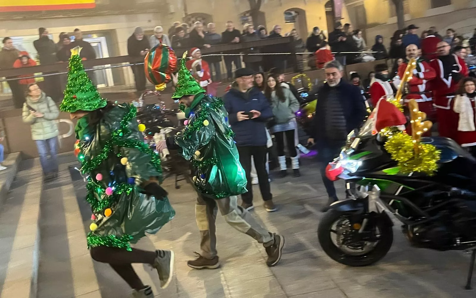 Celebración de la la VIII Papanoelada Motera de Monzón. Foto Mercedes Manterola