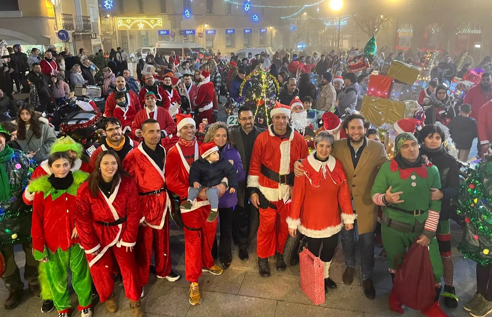 Ganadores y participantes en la Papanoelada Motera de Monzón. Foto Mercedes Manterola
