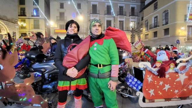 Pili y Jorge, ganadores de la Papanoelada Motera de Monzón. Foto Mercedes Manterola