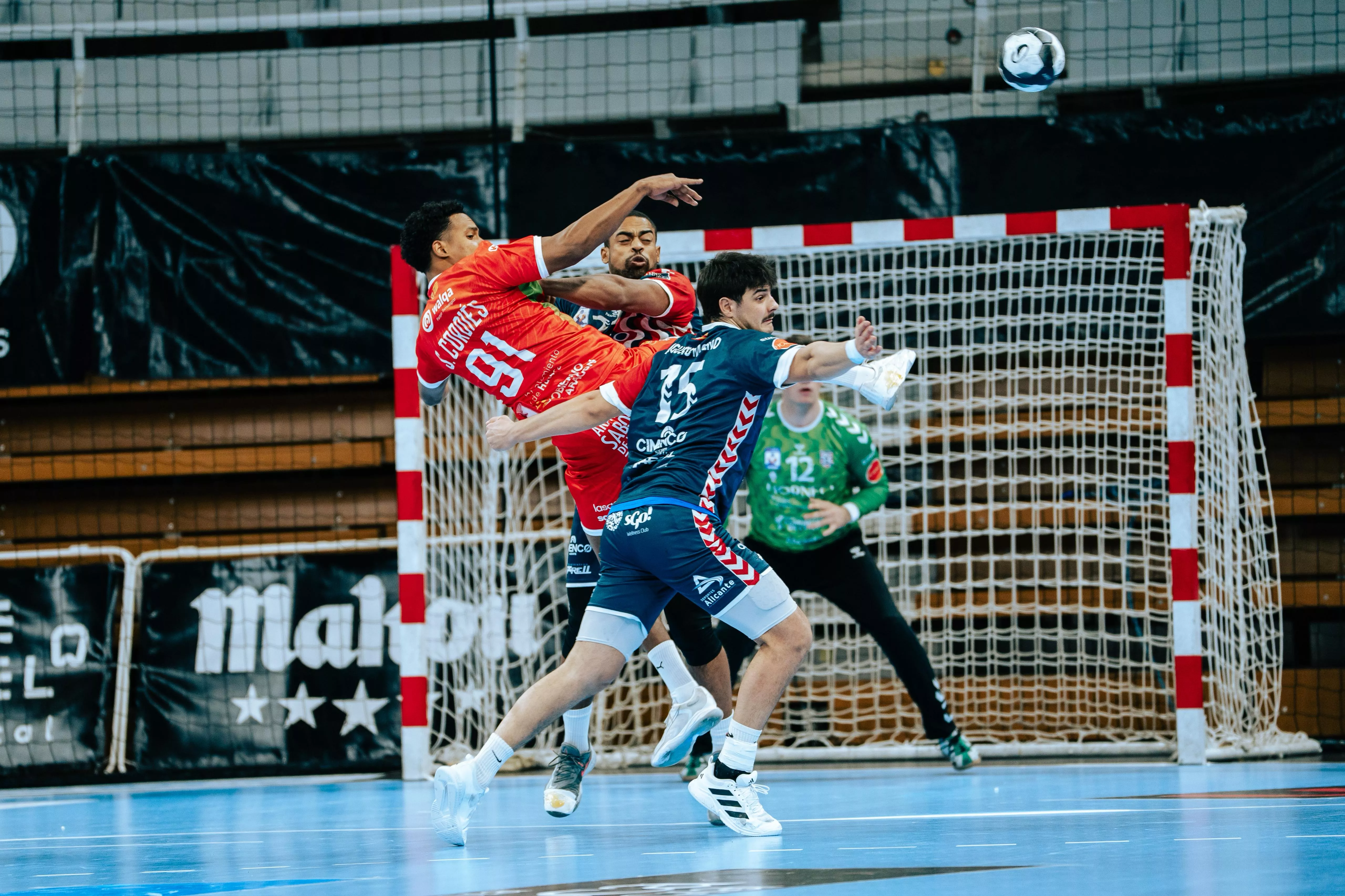 Samuel Cordiés, el mejor de Bada en ataque. Foto Jesús Barrabés