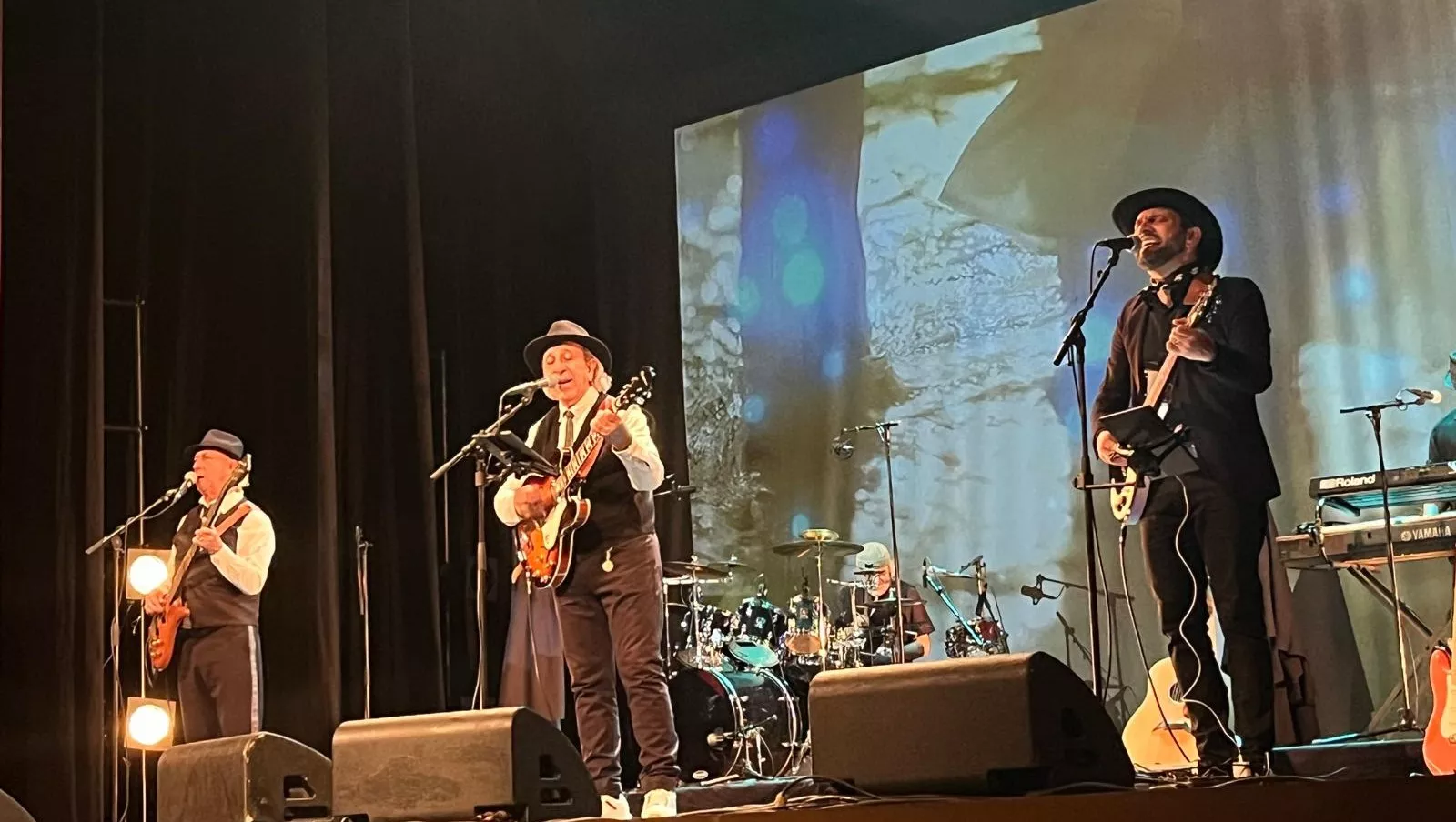 Concierto de Los Brincos en el Teatro Olimpia de Huesca. Foto Mercedes Manterola
