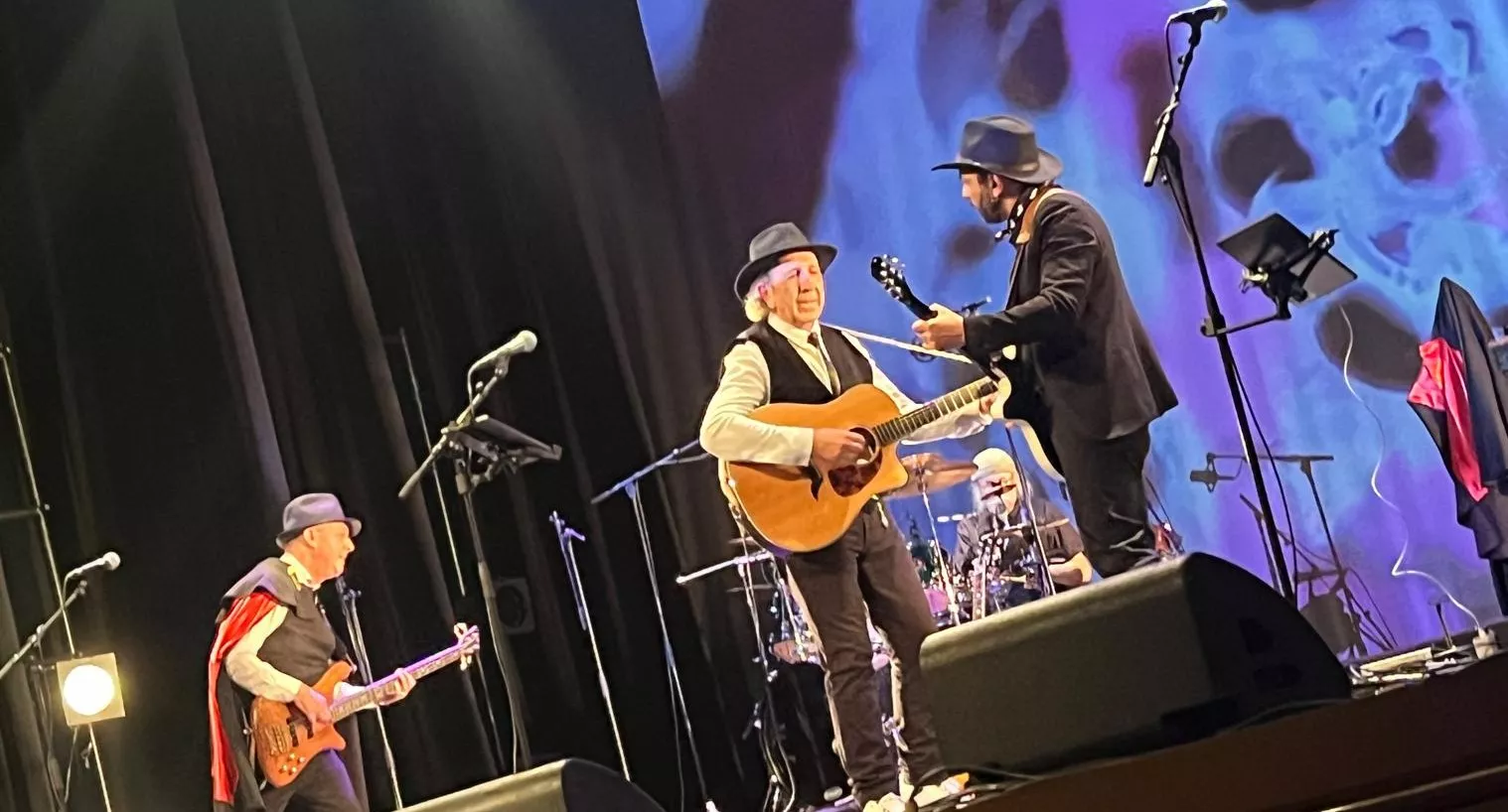 Concierto de Los Brincos en el Teatro Olimpia de Huesca. Foto Mercedes Manterola