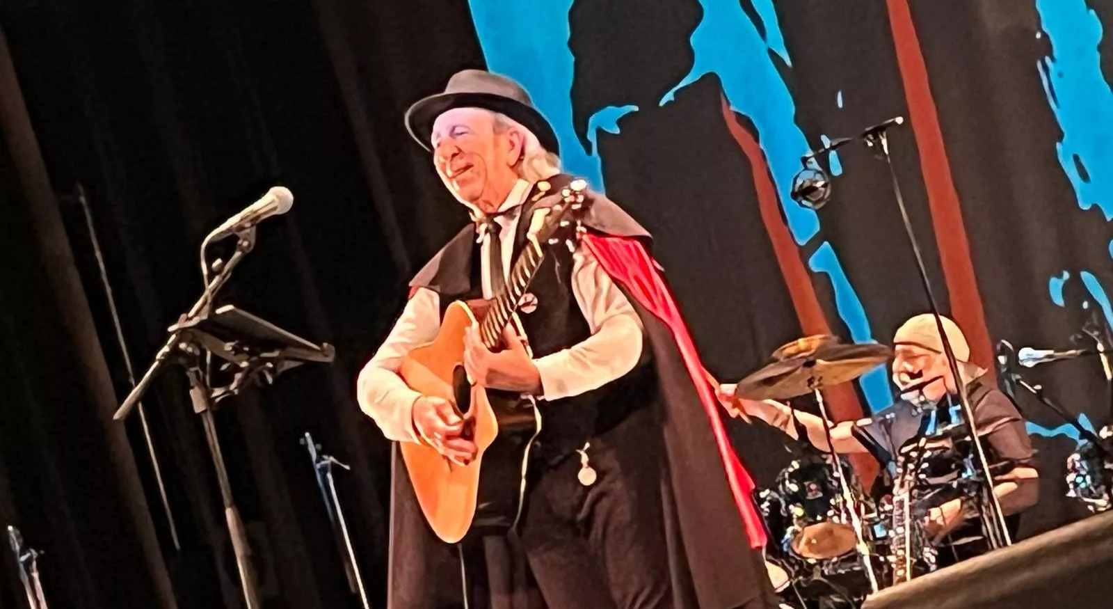 Concierto de Los Brincos en el Teatro Olimpia de Huesca. Foto Mercedes Manterola