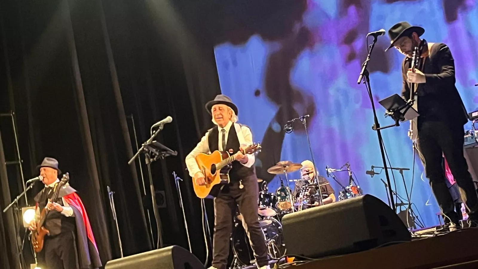 Concierto de Los Brincos en el Teatro Olimpia de Huesca. Foto Mercedes Manterola