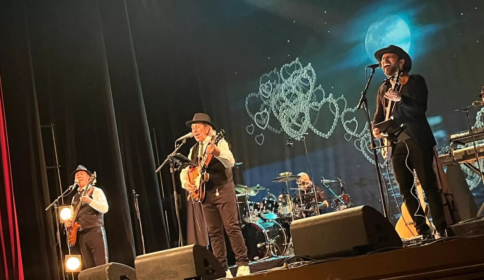 Concierto de Los Brincos en el Teatro Olimpia de Huesca. Foto Mercedes Manterola