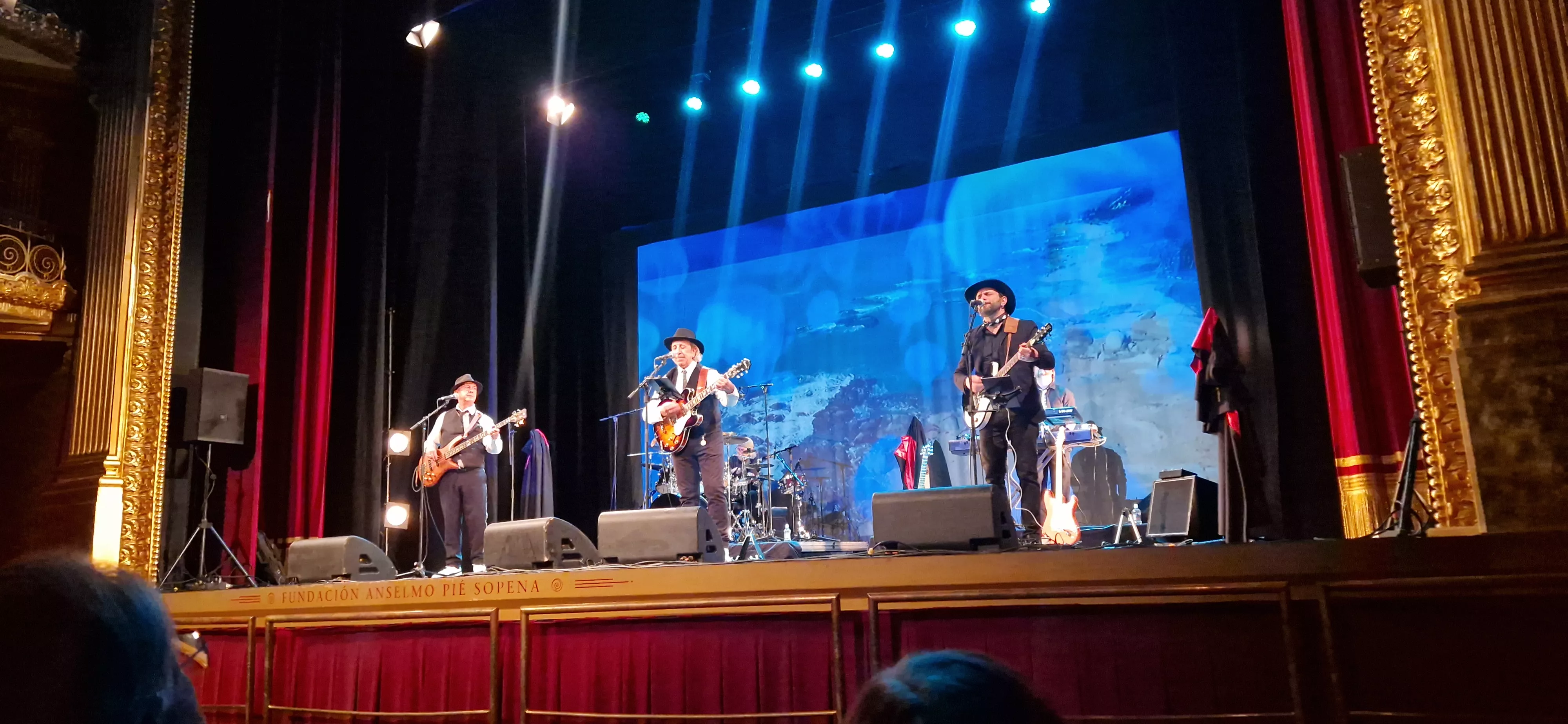 Concierto de Los Brincos en el Teatro Olimpia de Huesca. Foto Myriam Martínez