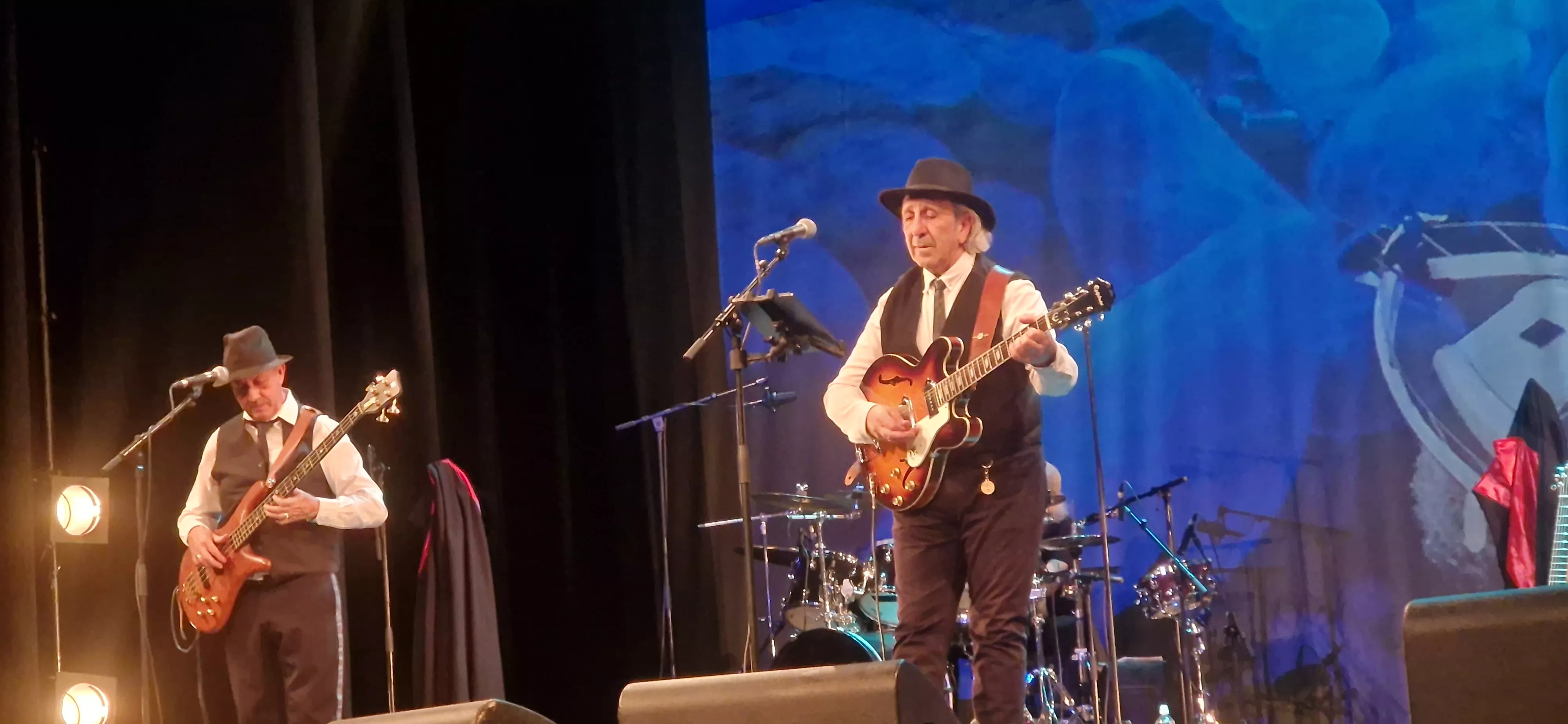 Concierto de Los Brincos en el Teatro Olimpia de Huesca. Foto Myriam Martínez