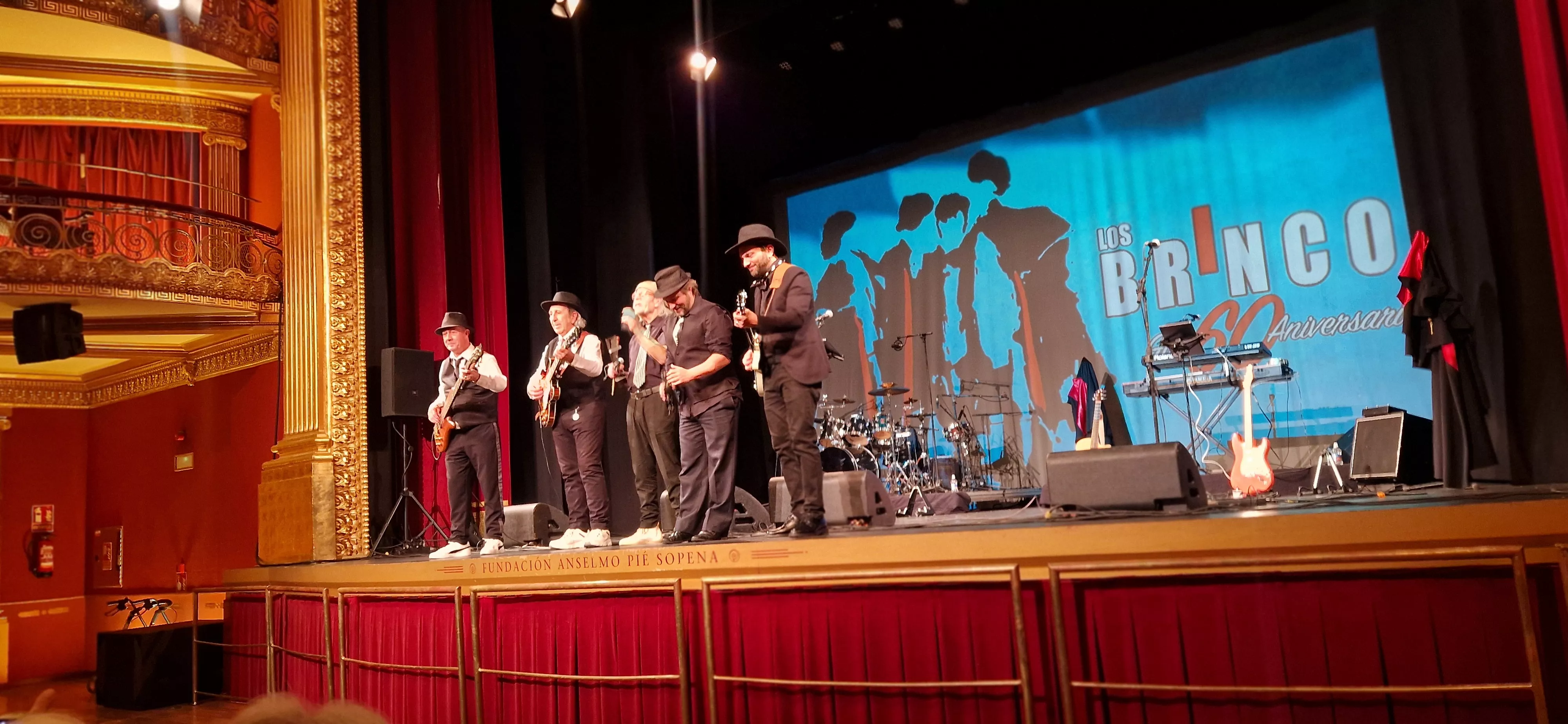 Concierto de Los Brincos en el Teatro Olimpia de Huesca. Foto Myriam Martínez