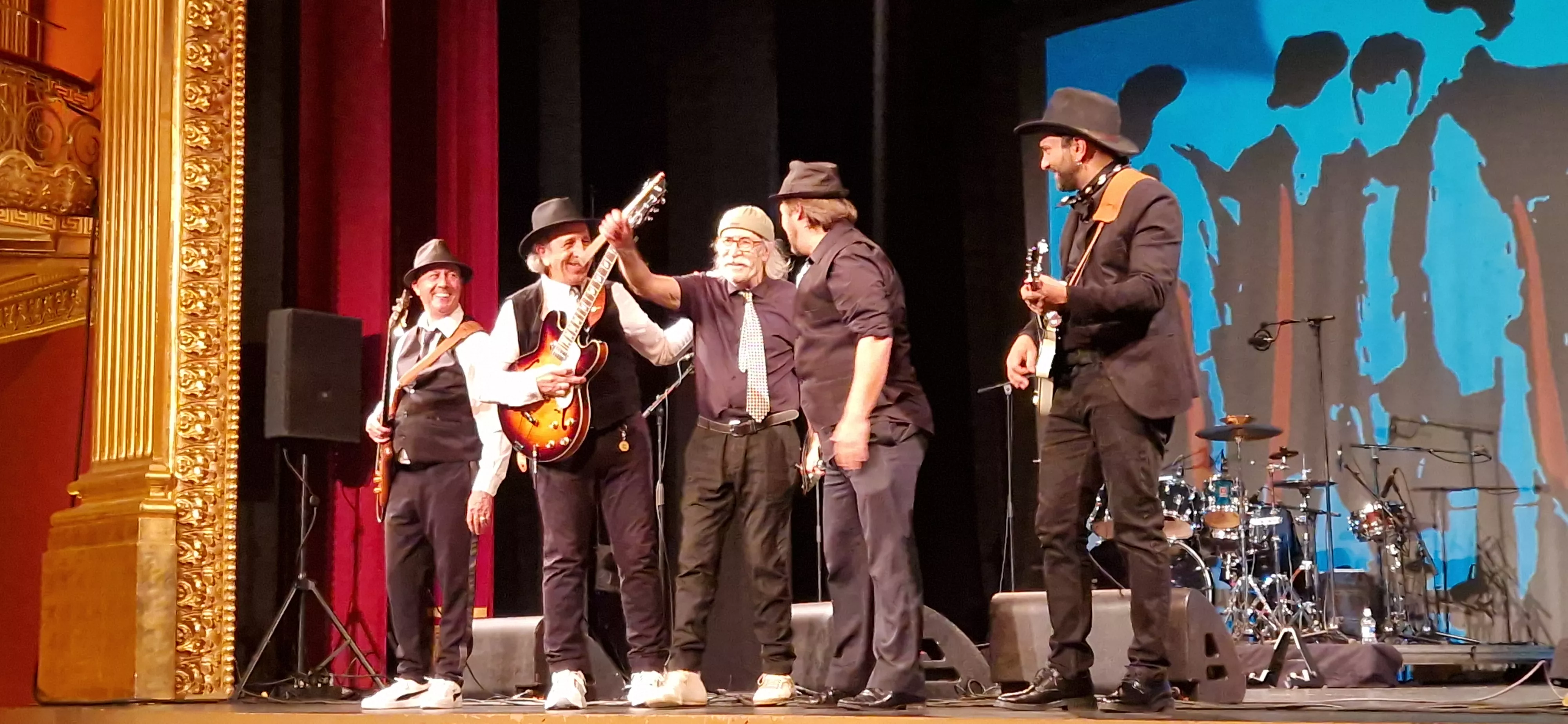 Concierto de Los Brincos en el Teatro Olimpia de Huesca. Foto Myriam Martínez